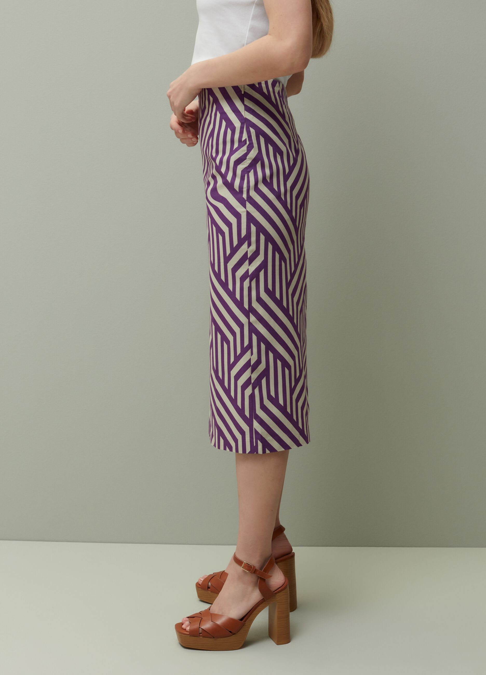 Twill pencil skirt with all-over print
