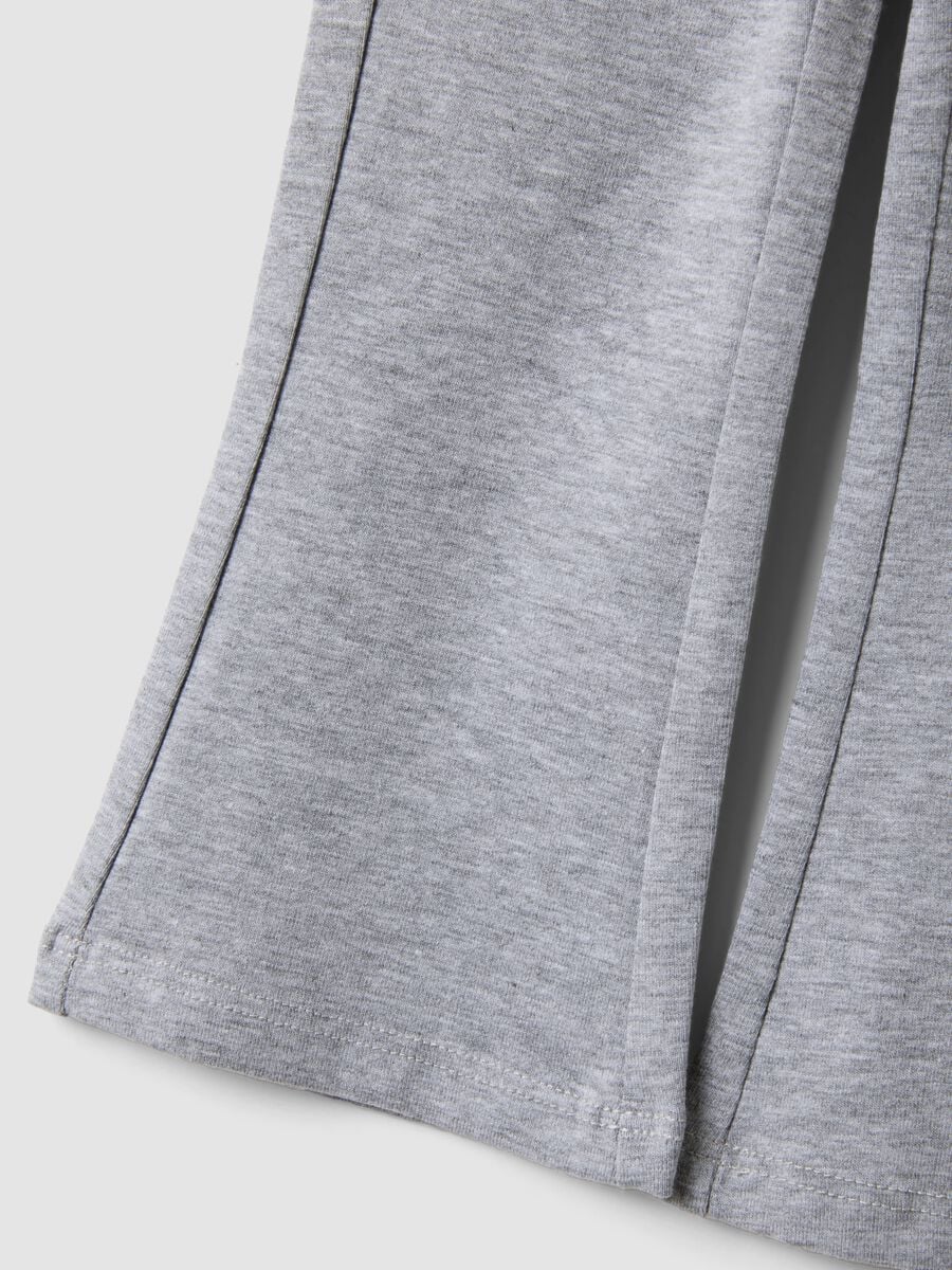 Leggings grigi flare in cotone organico e viscosa elasticizzato per bimba_3