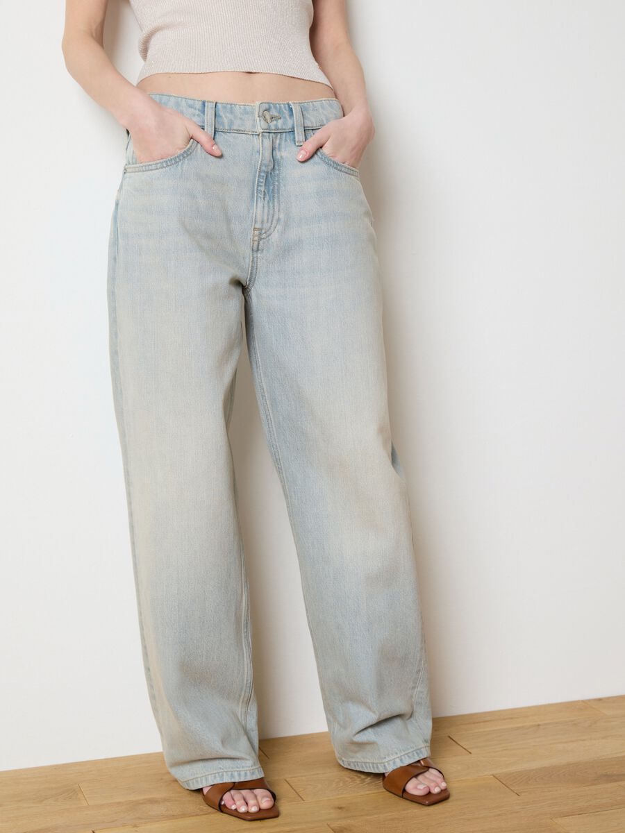 Wide-leg mid-rise jeans_2