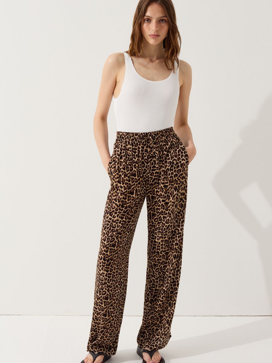 Jogger trousers with animal print_0