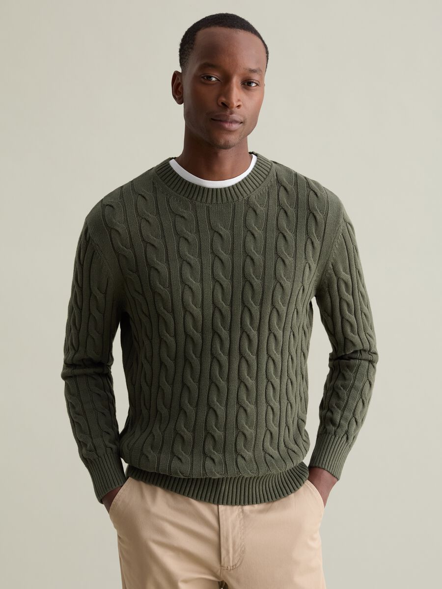 Pullover with cable-knit design_0