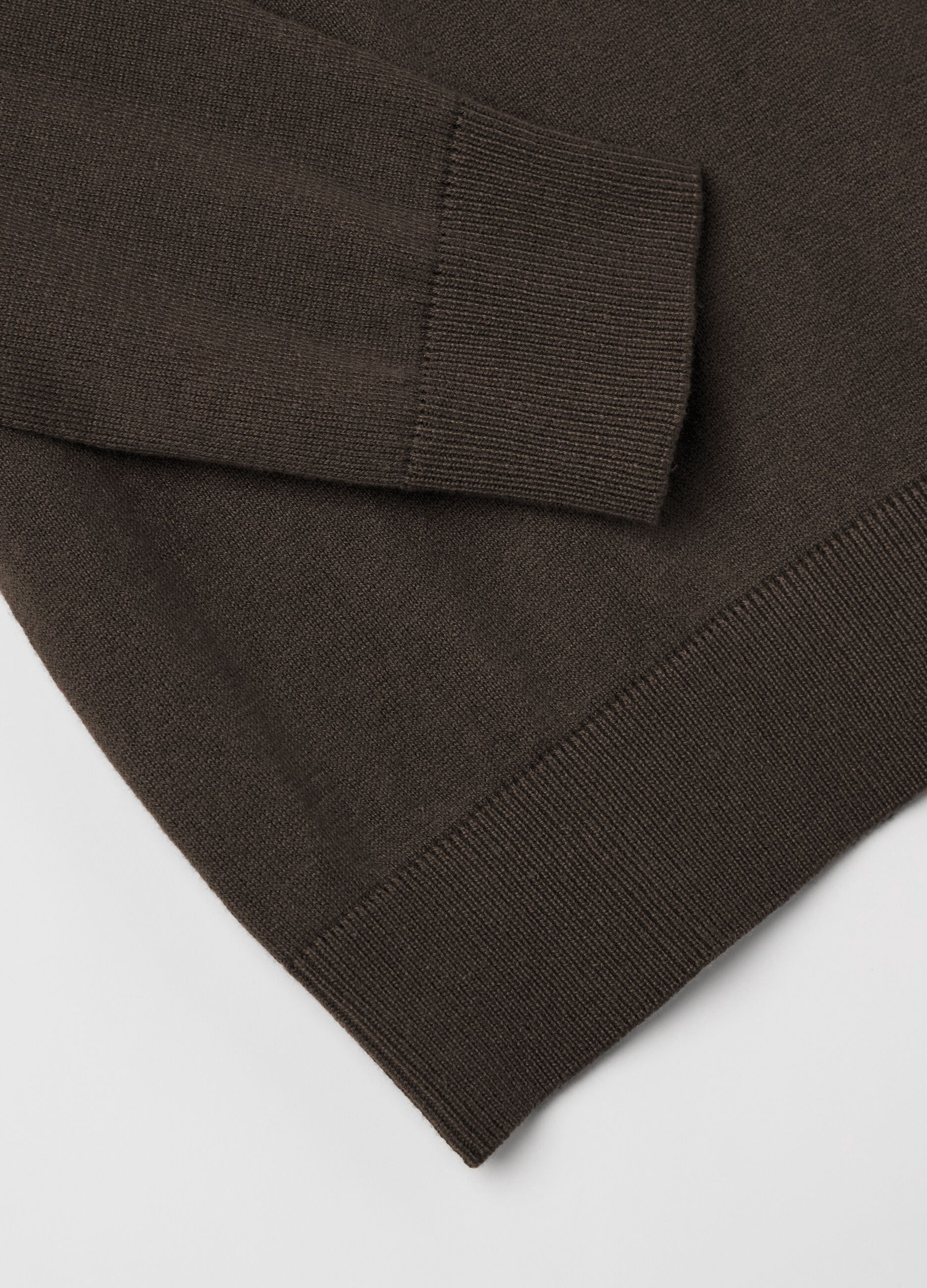 Round neck pullover