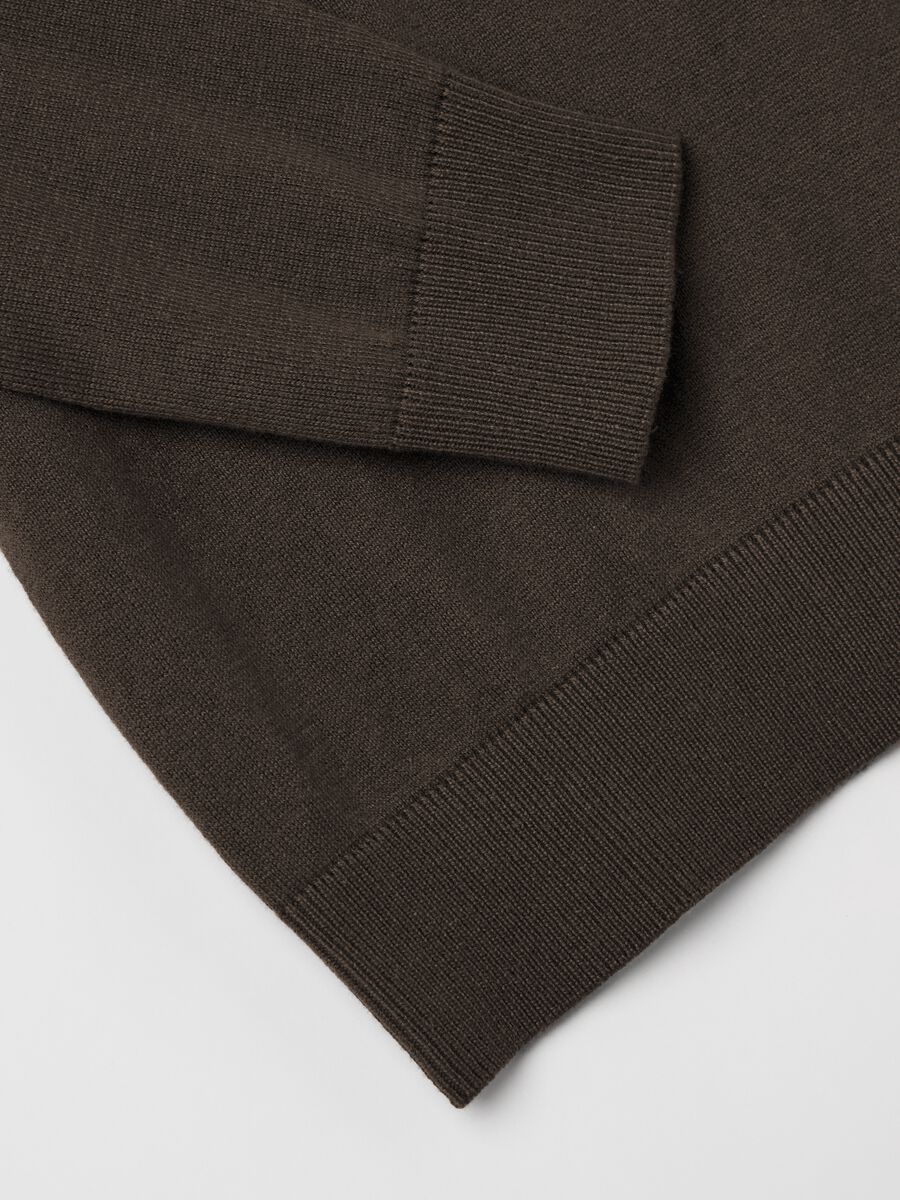 Round neck pullover_5