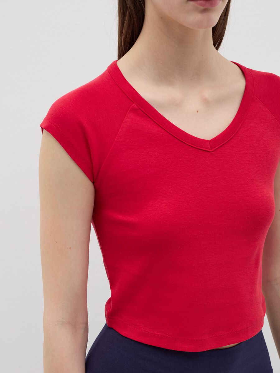 Solid colour T-shirt with V neck_3