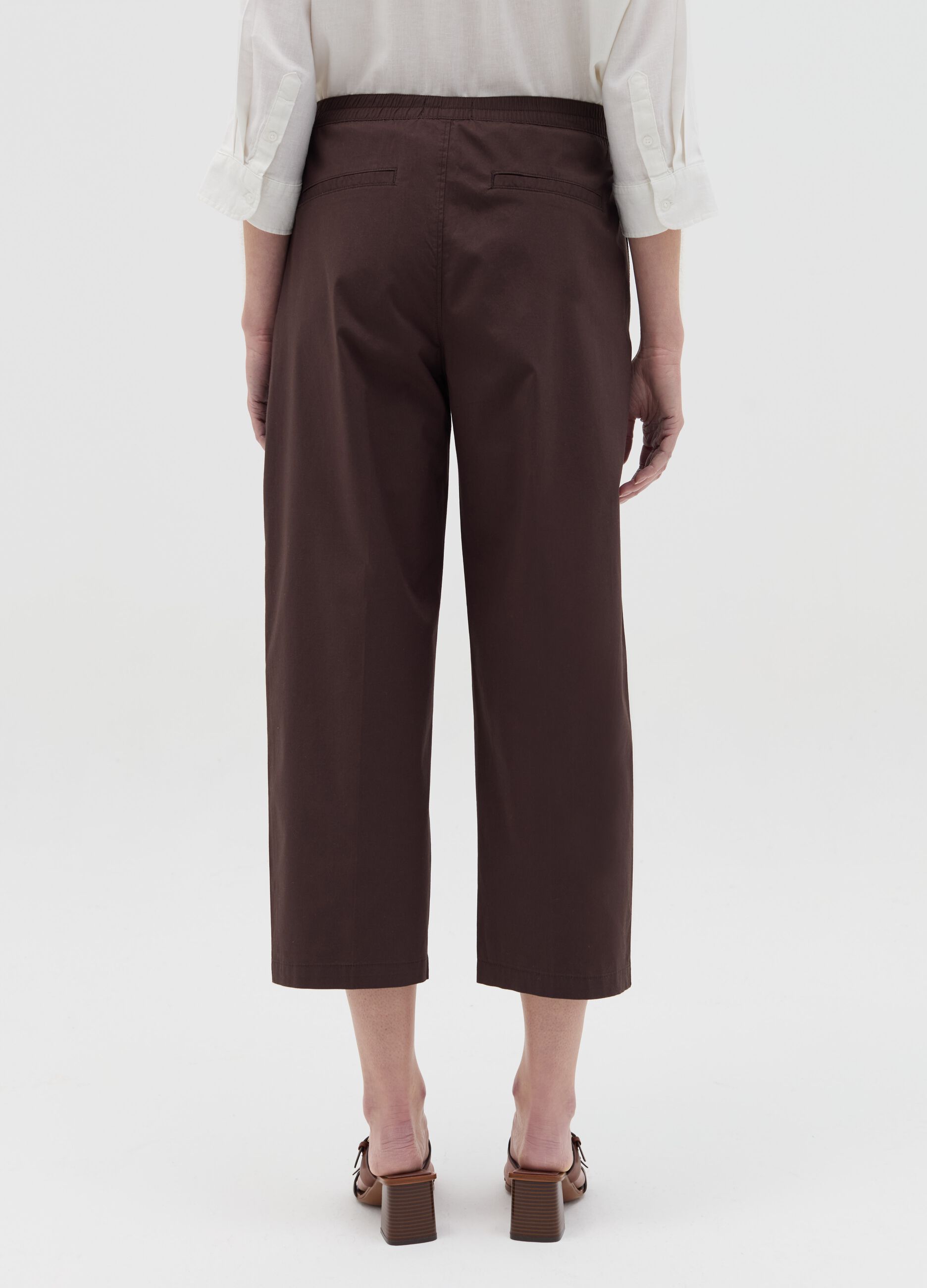Pantalone cropped marrone in cotone stretch