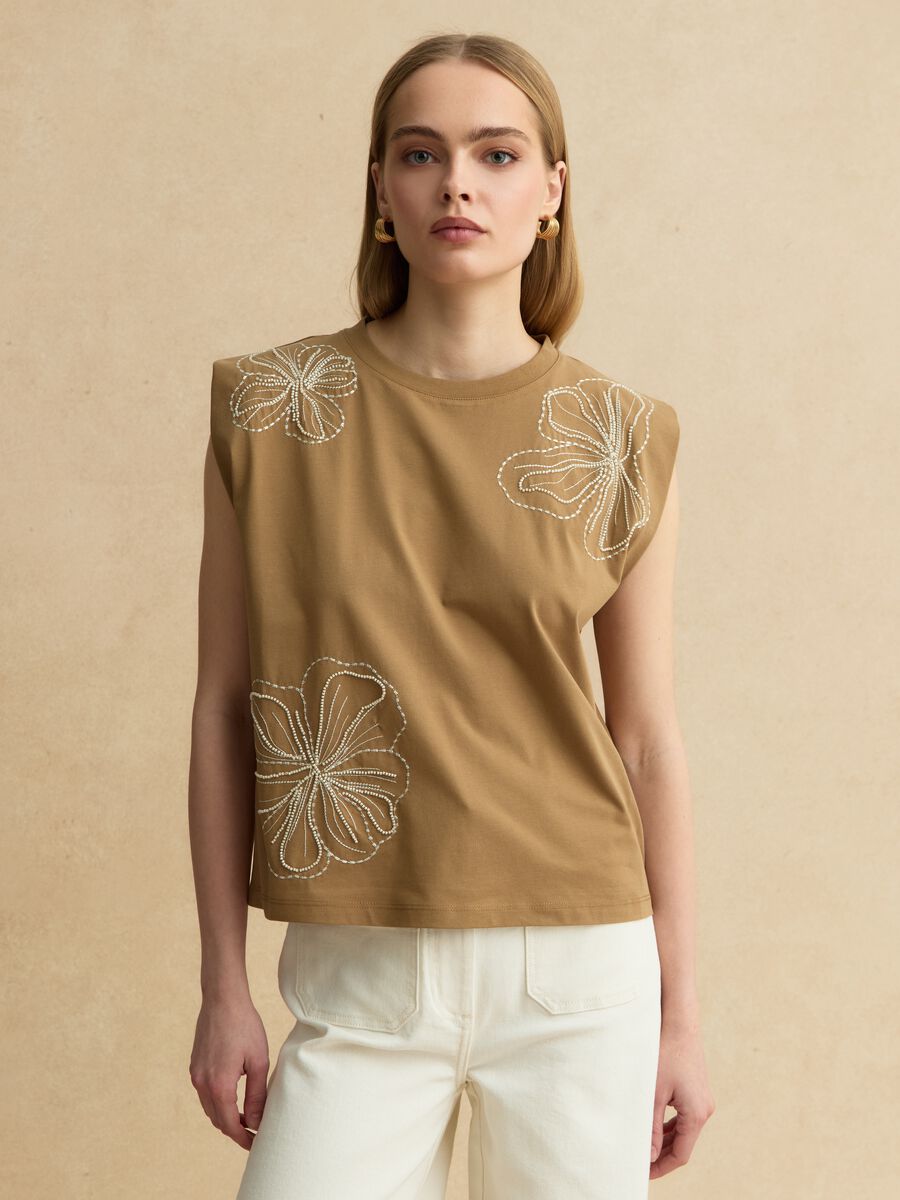 T-shirt senza maniche in misto cotone marrone regular fit con ricami_1
