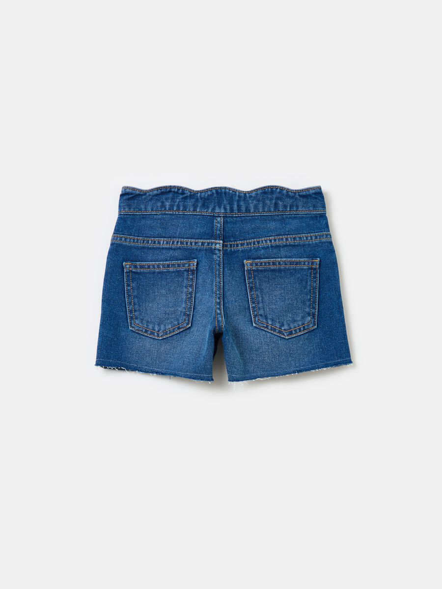 Shorts in denim con abrasioni_1