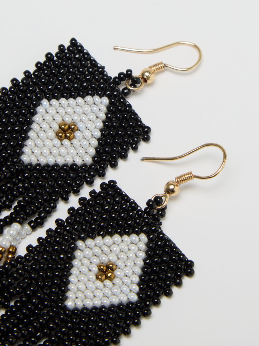 Black and white pendant earrings with beads and fringing_1