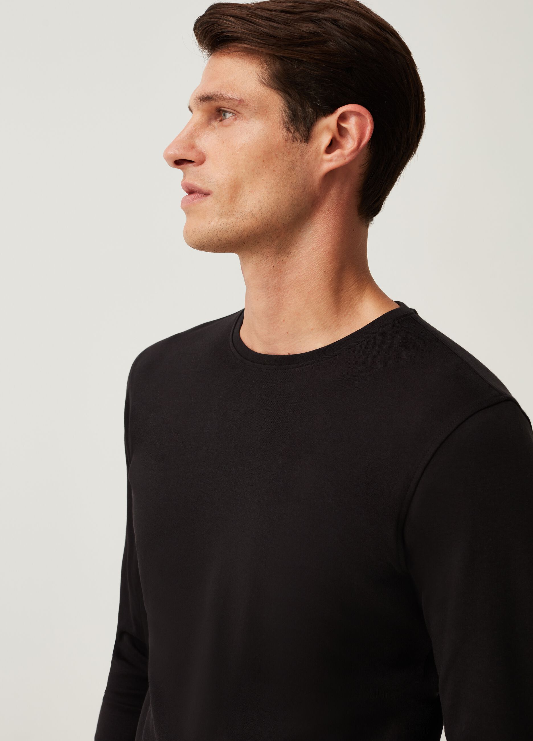 Long-sleeved crew neck T-shirt