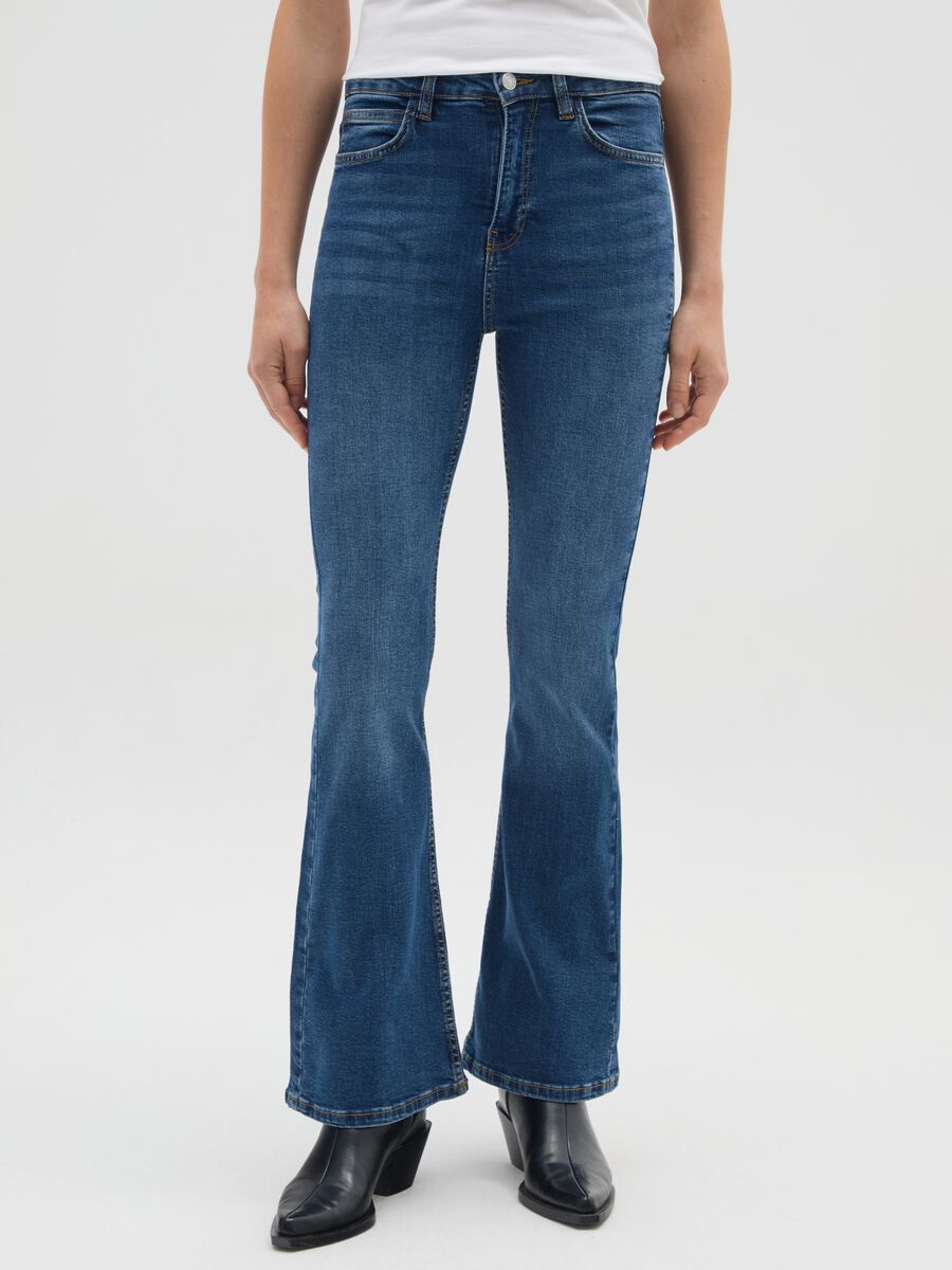 Jeans flare blu in denim elasticizzato_1
