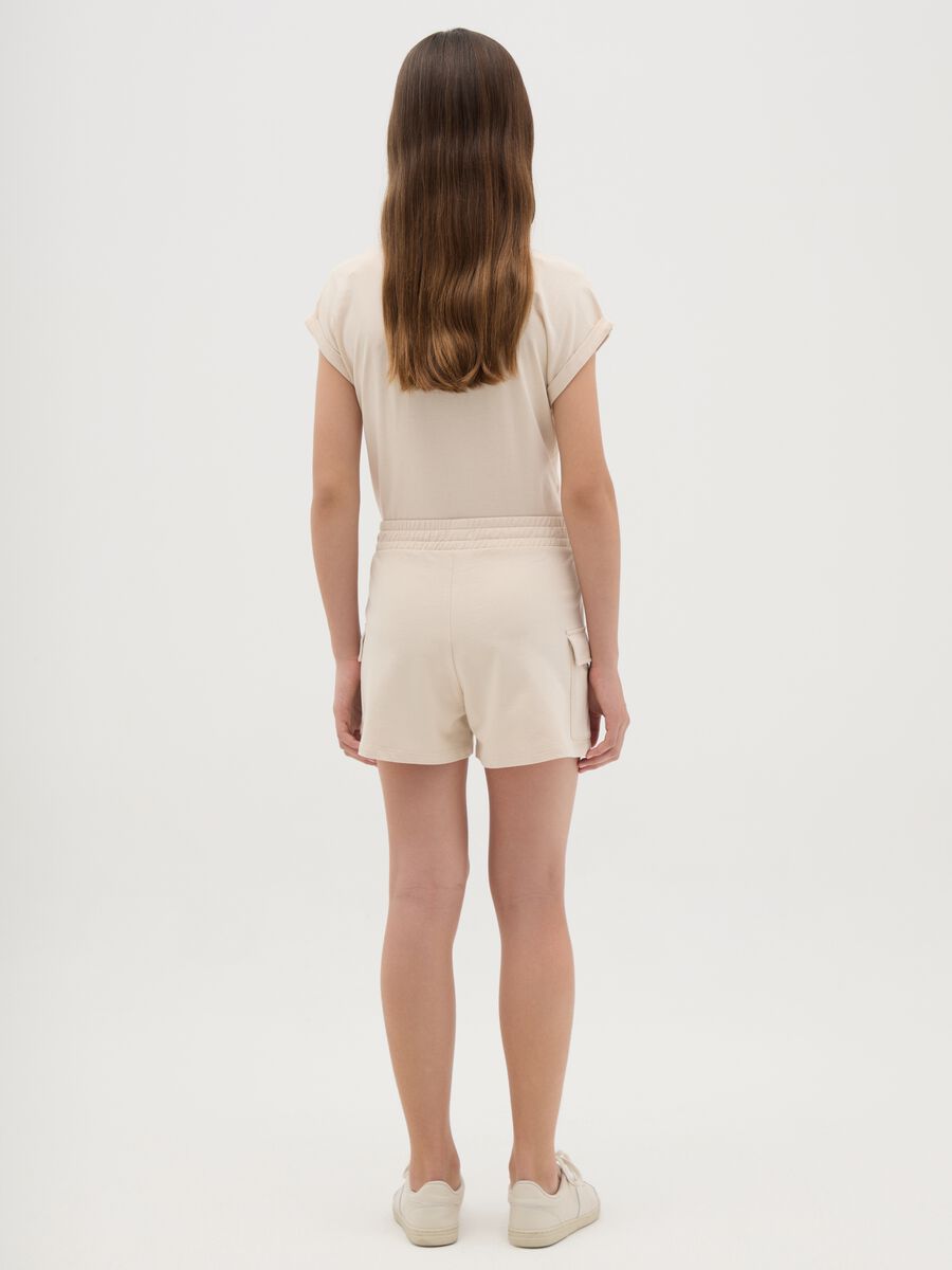 Shorts cargo beige in felpa con vita elasticata_2