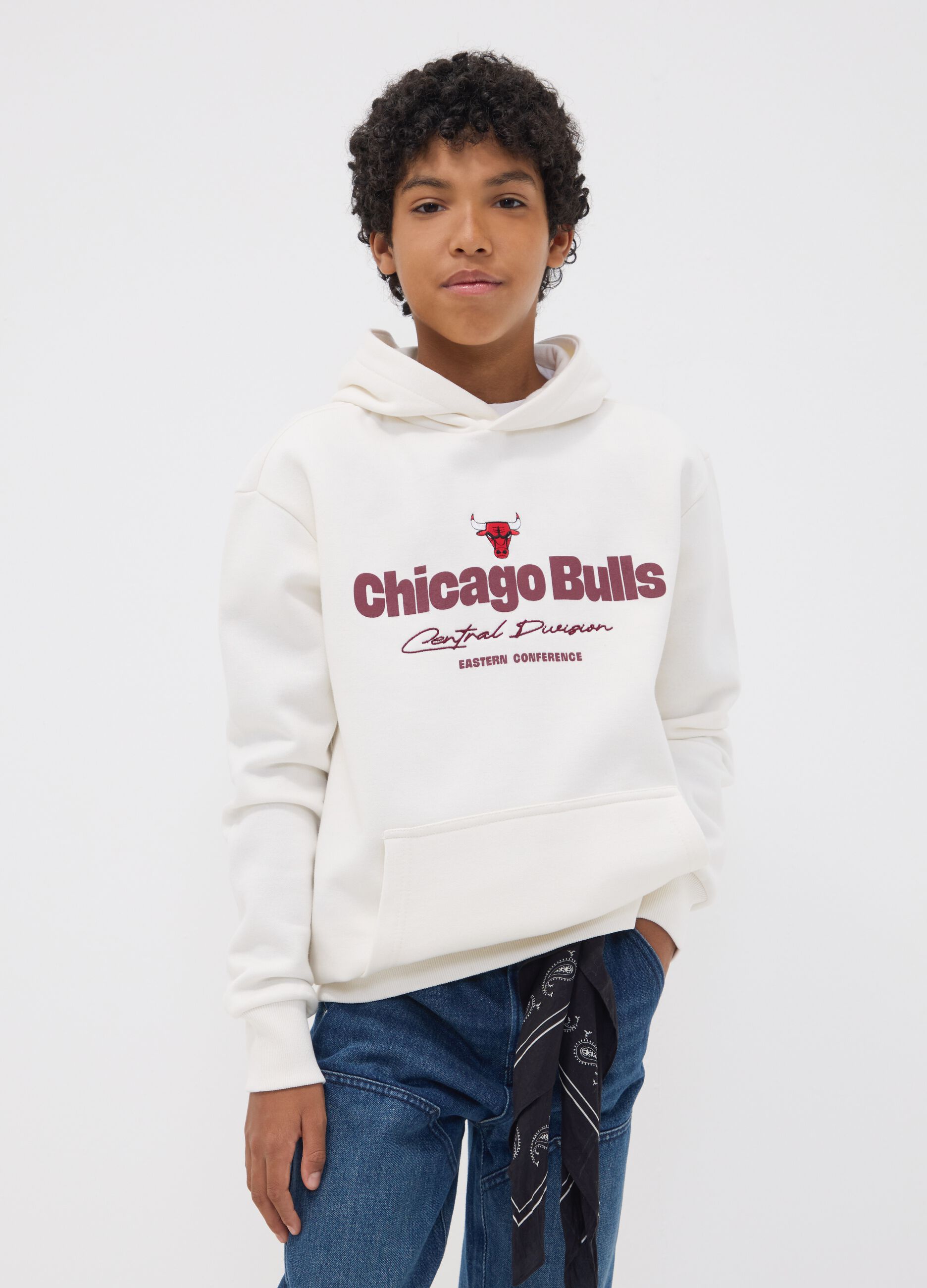 White cotton-blend hoodie with Chicago Bulls logo