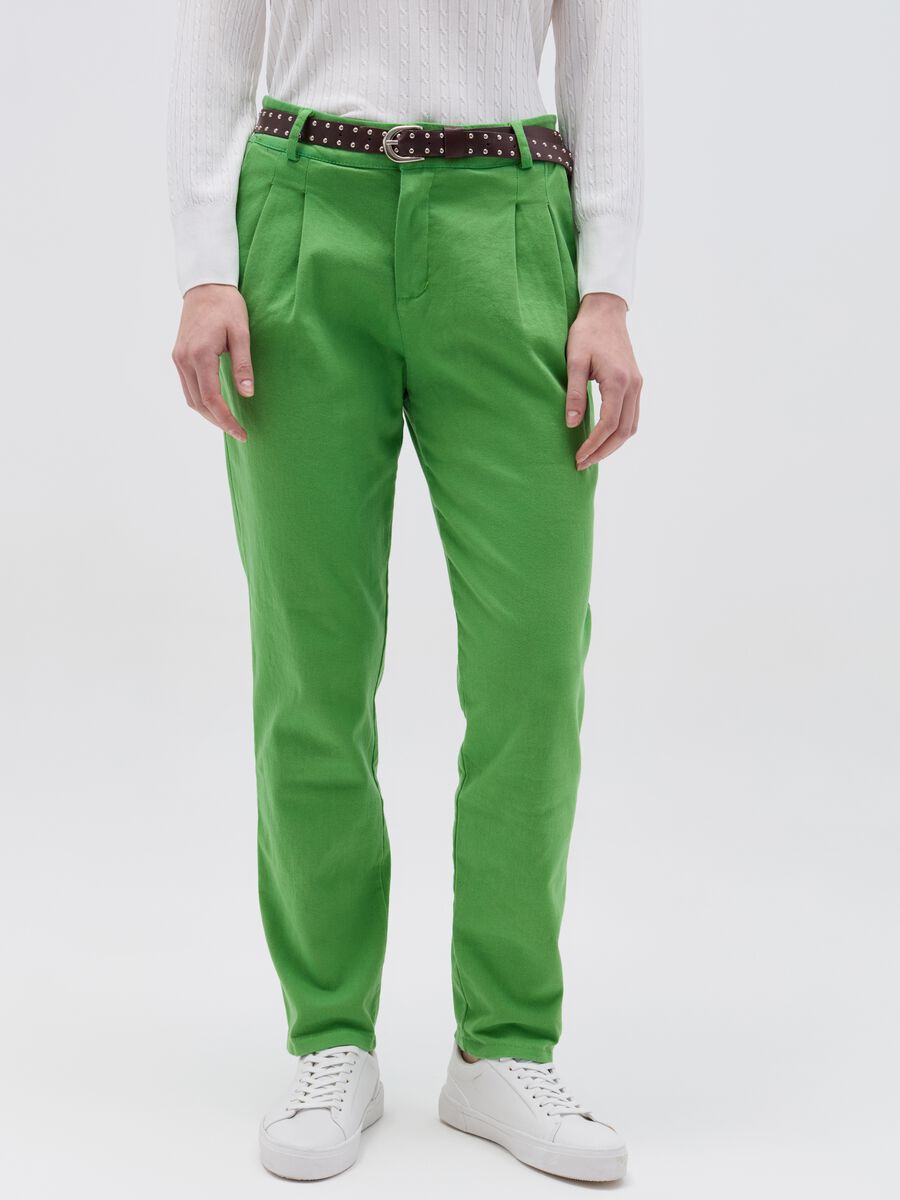 Carrot-fit trousers with belt and darts_1