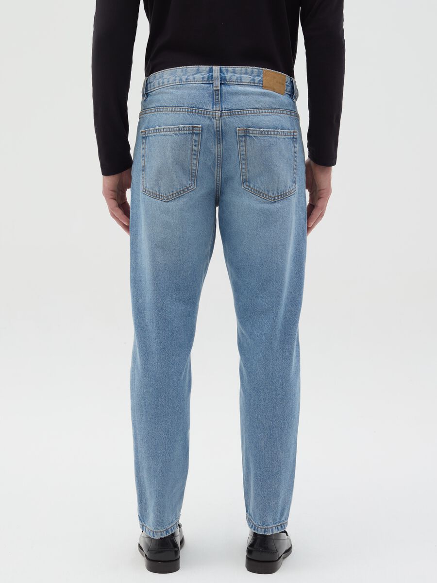 Relaxed-fit jeans with fading_3