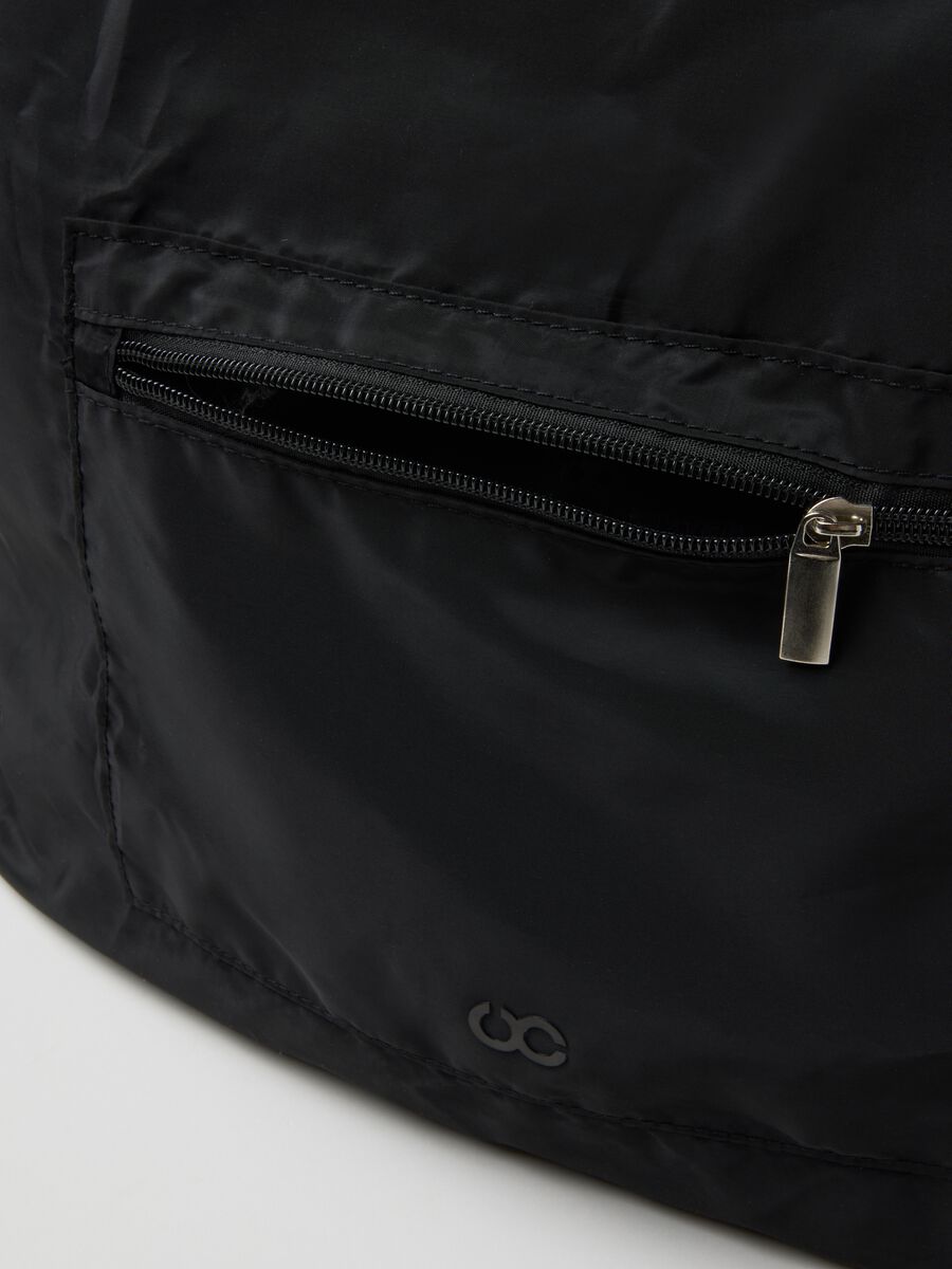 Borsa a spalla nera con tasca frontale e chiusura a zip_2