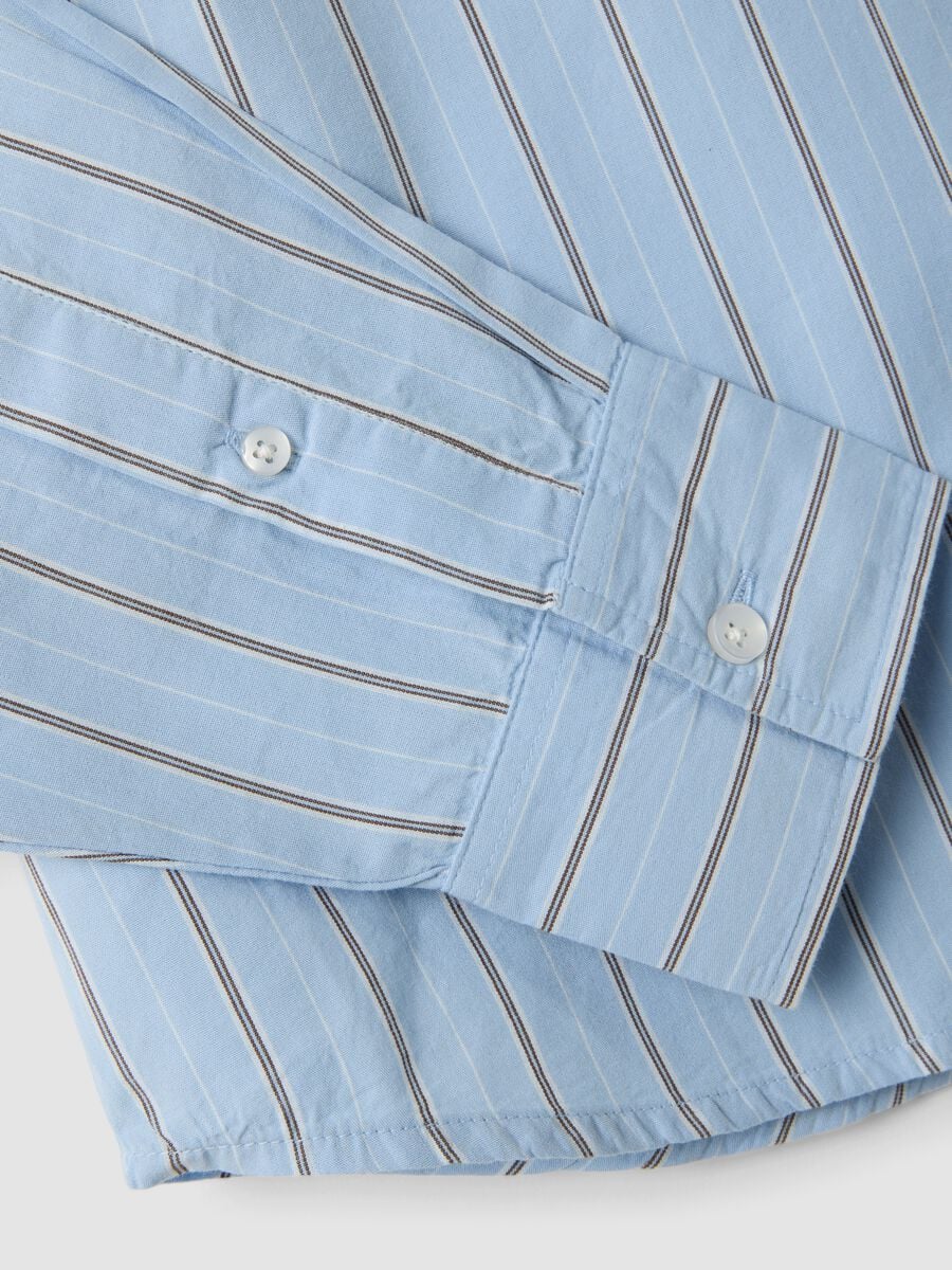 Camicia azzurra cropped in puro cotone a righe over fit_5