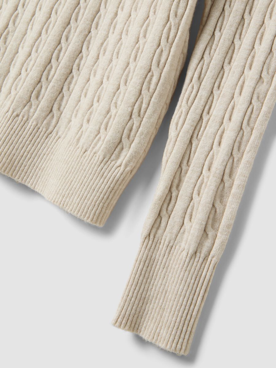 Maglia beige in misto viscosa a trecce regular fit_1