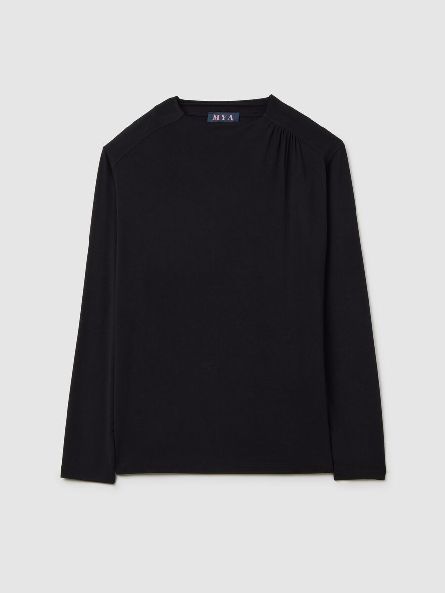 Maglia nera a maniche lunghe con collo a lupetto_4