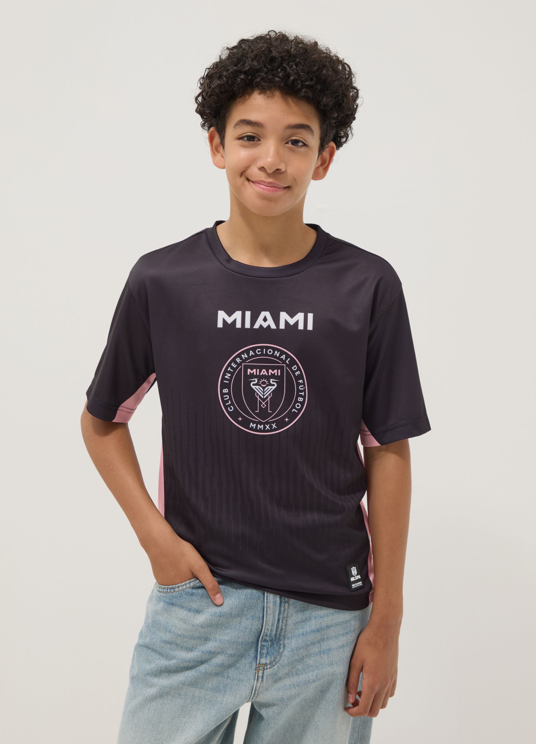 Black short-sleeve T-shirt with pink details, regular fit