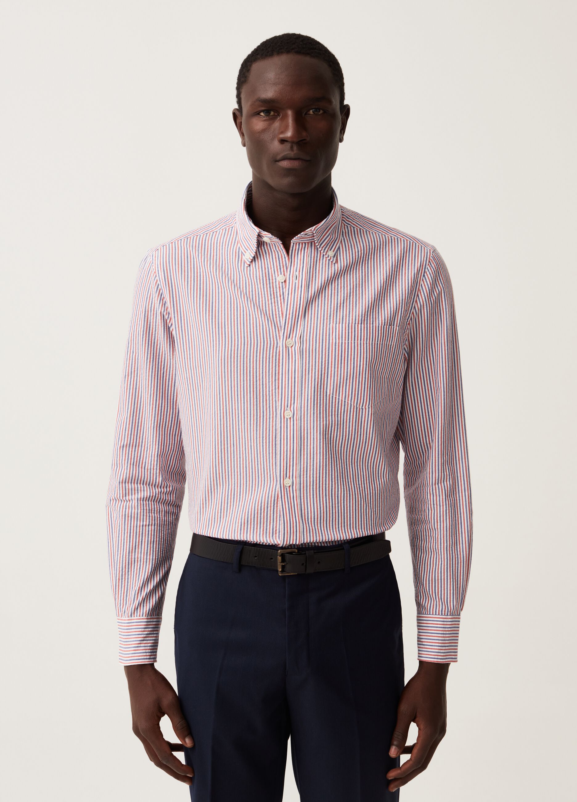 Camicia regular fit in cotone seersucker a righe sottili_0