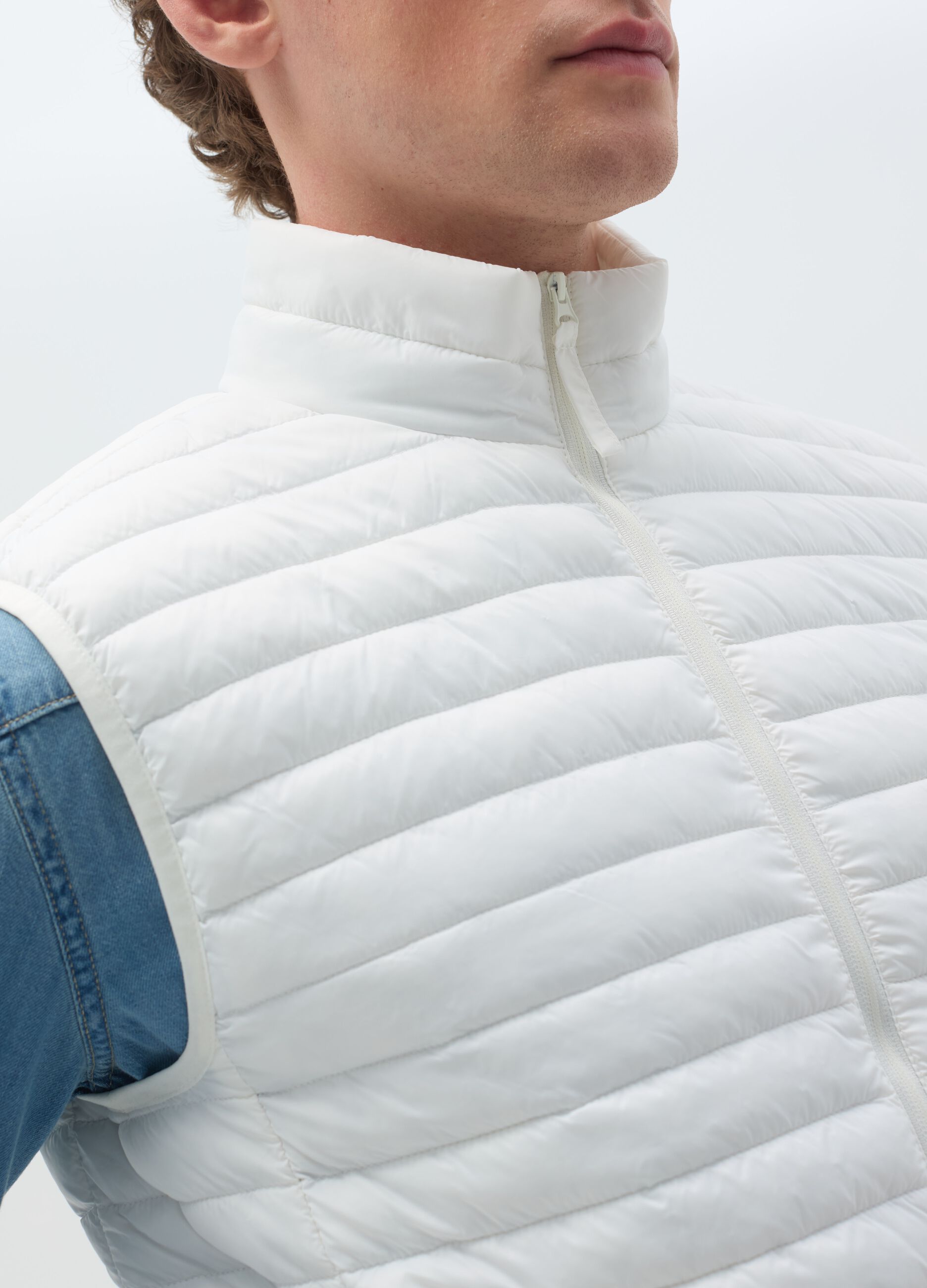 Full-zip ultralight gilet with high neck