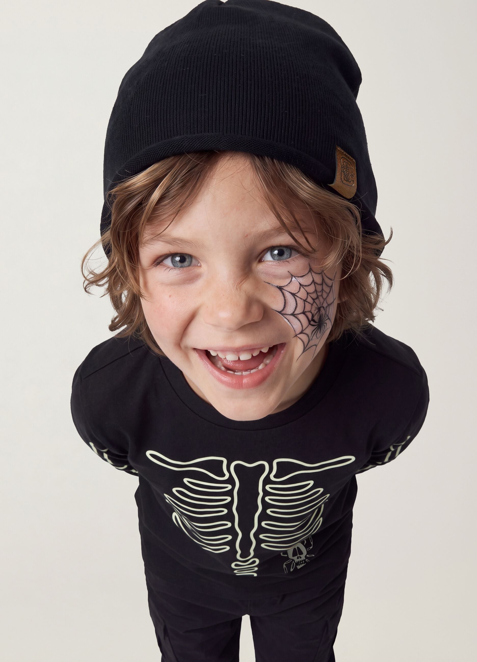 Cappello nero in cotone elasticizzato jersey knit per bambino