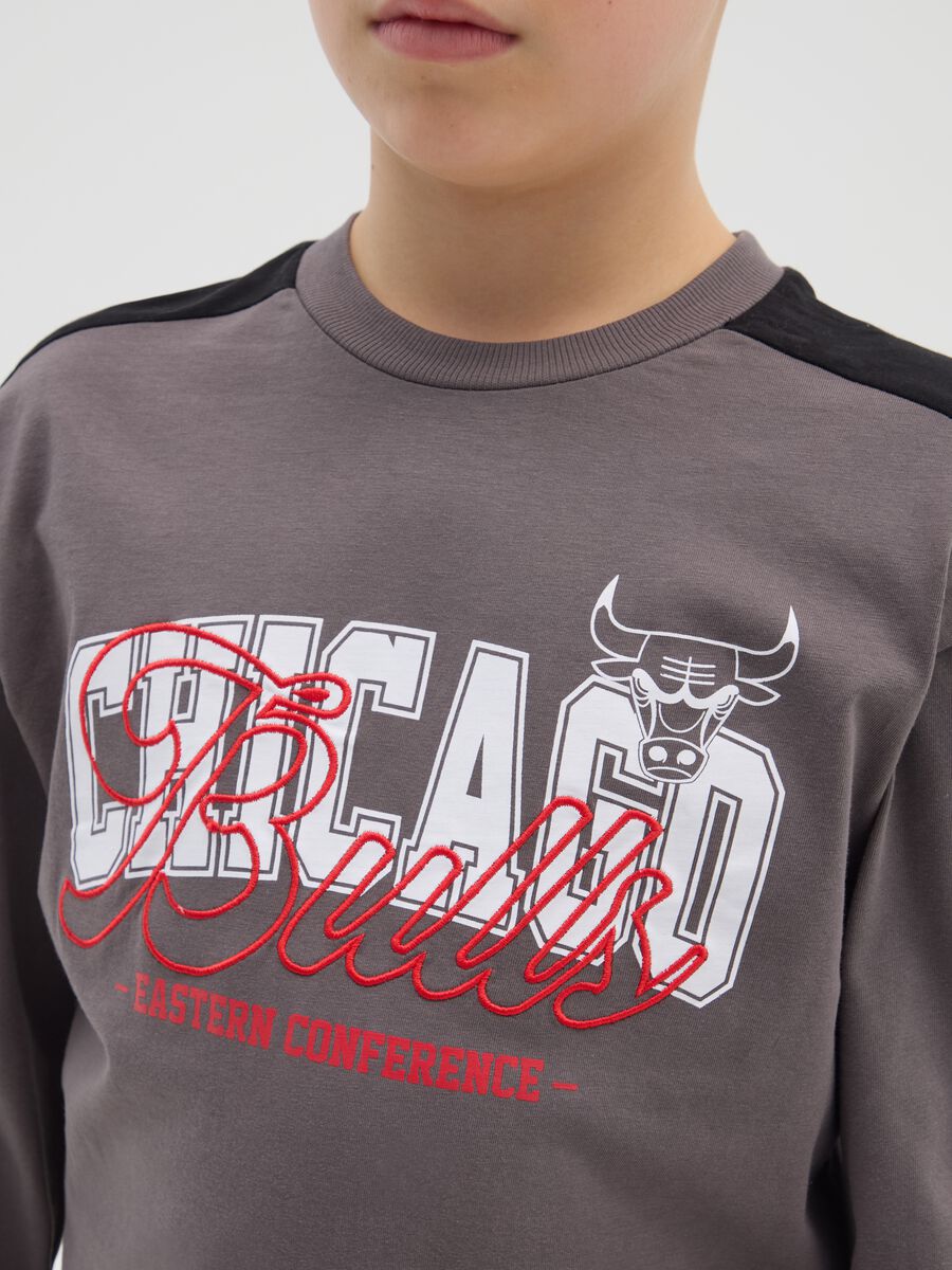 Maglia da ragazzo in puro cotone marrone regular fit con scollo rotondo_2