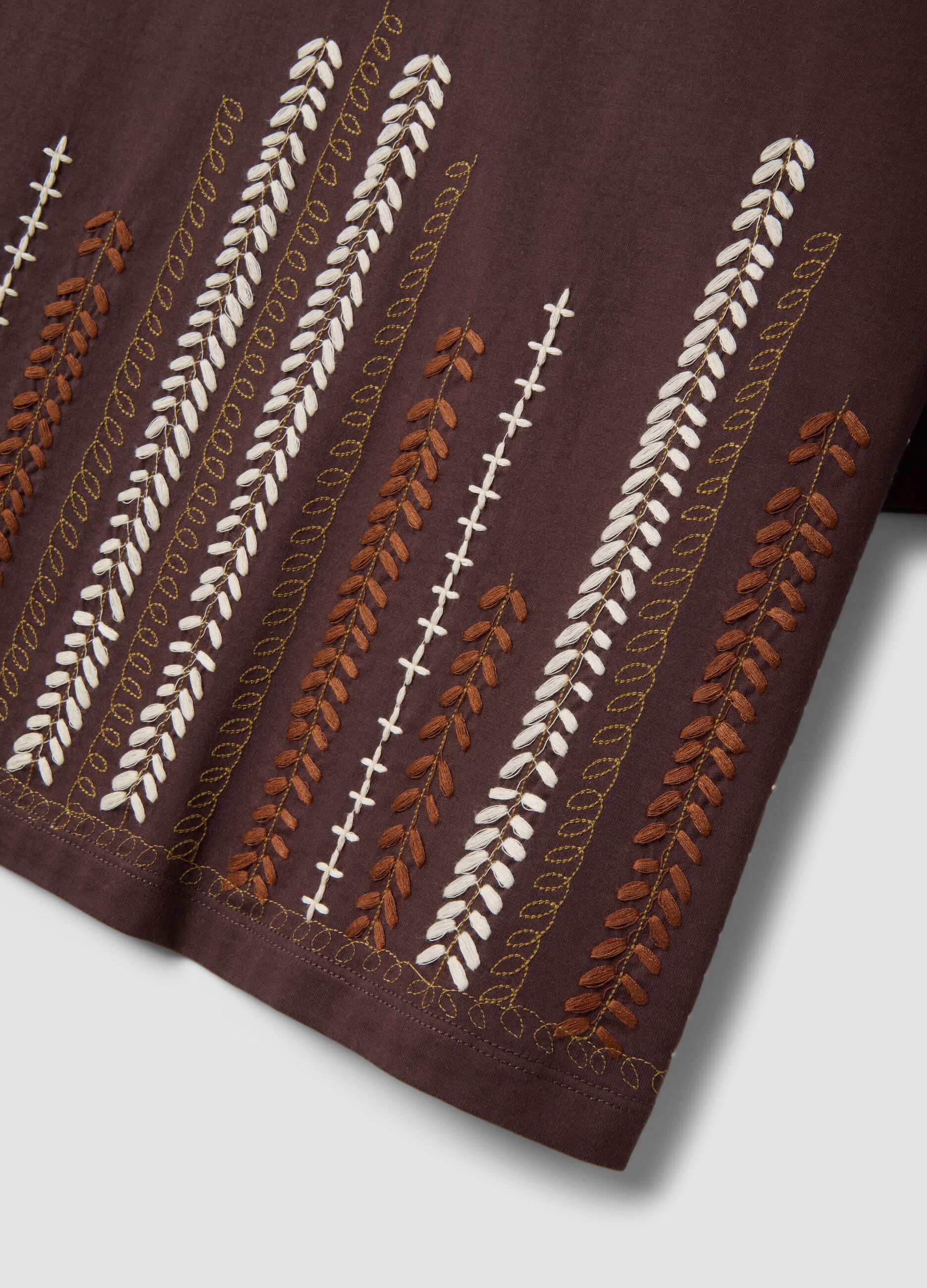 Brown pure cotton regular fit t-shirt with embroidery