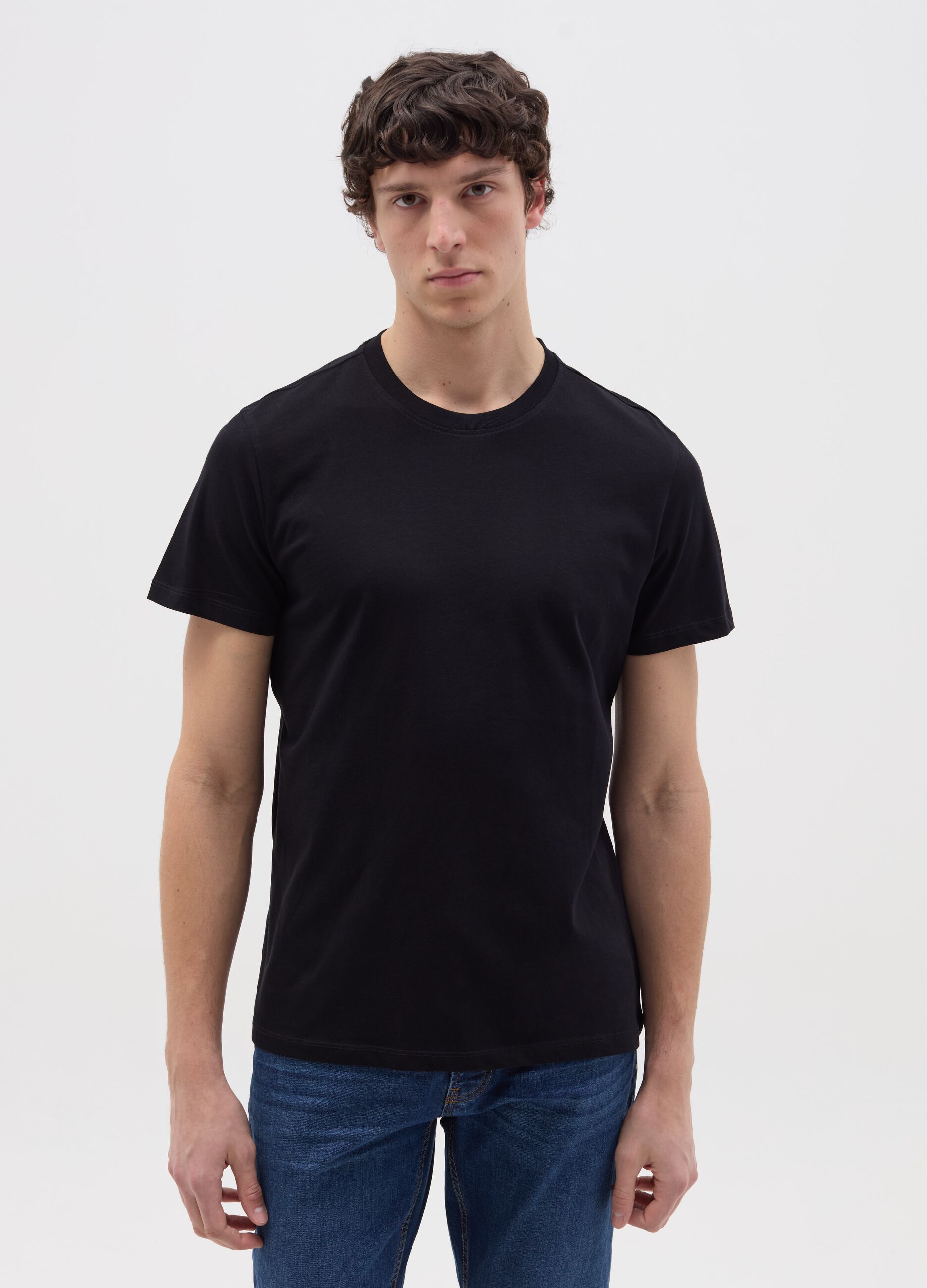 T-shirt da uomo con girocollo nera fitted