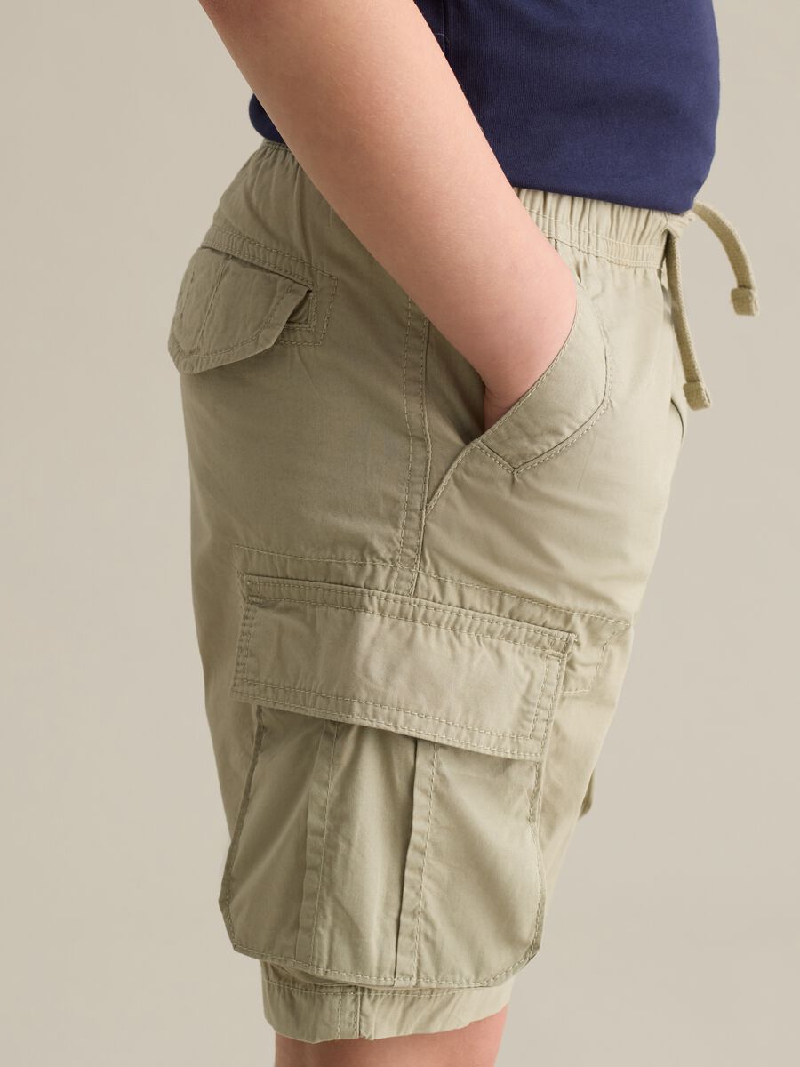 Green cargo Bermuda shorts in canvas with drawstring_2