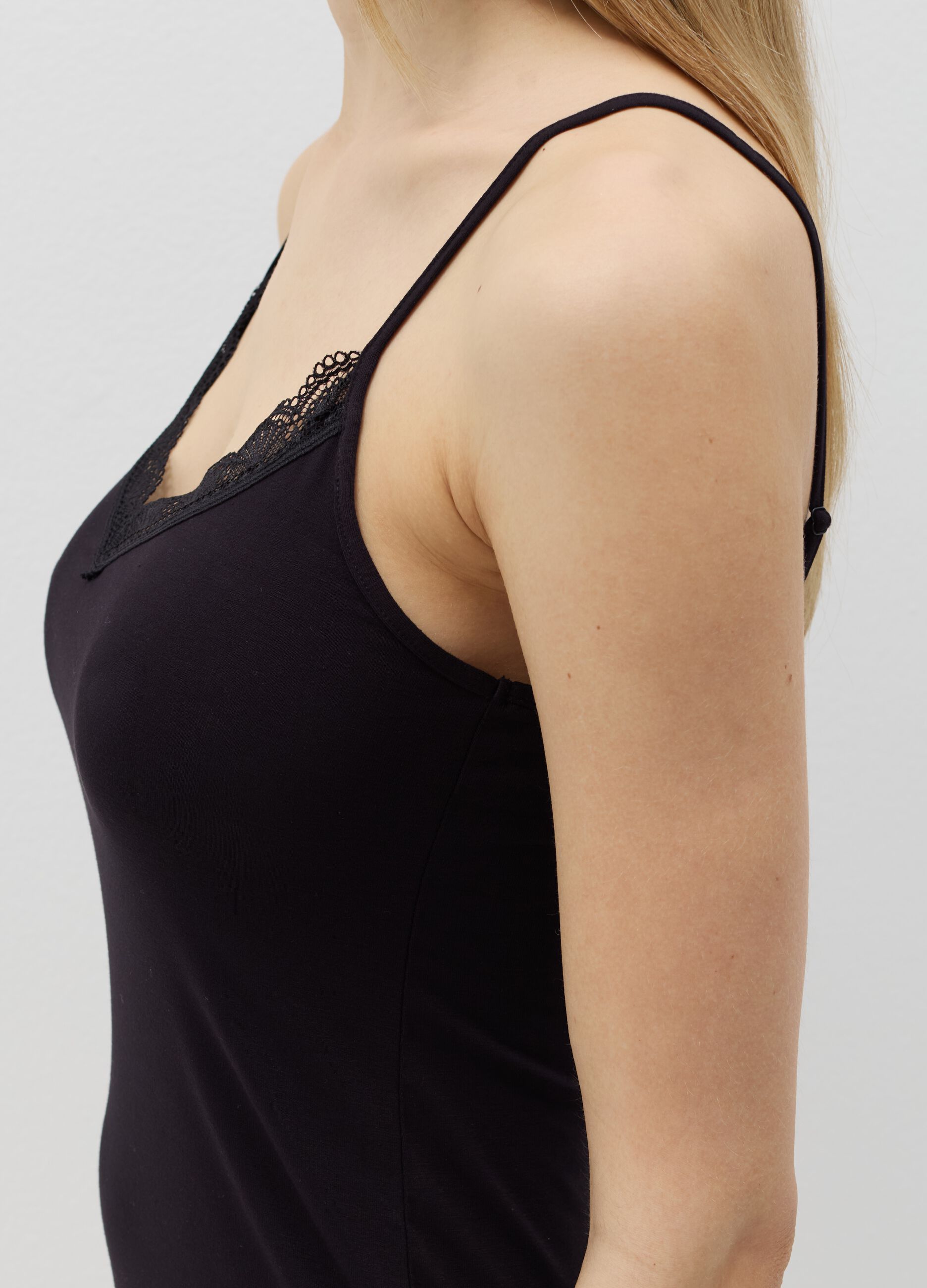 Canotta intima scollo a V con pizzo