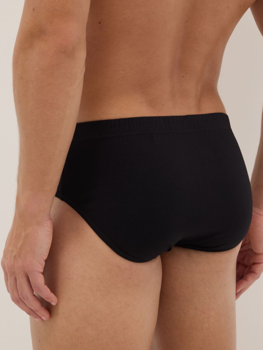 Black cotton stretch briefs with a snug fit_2