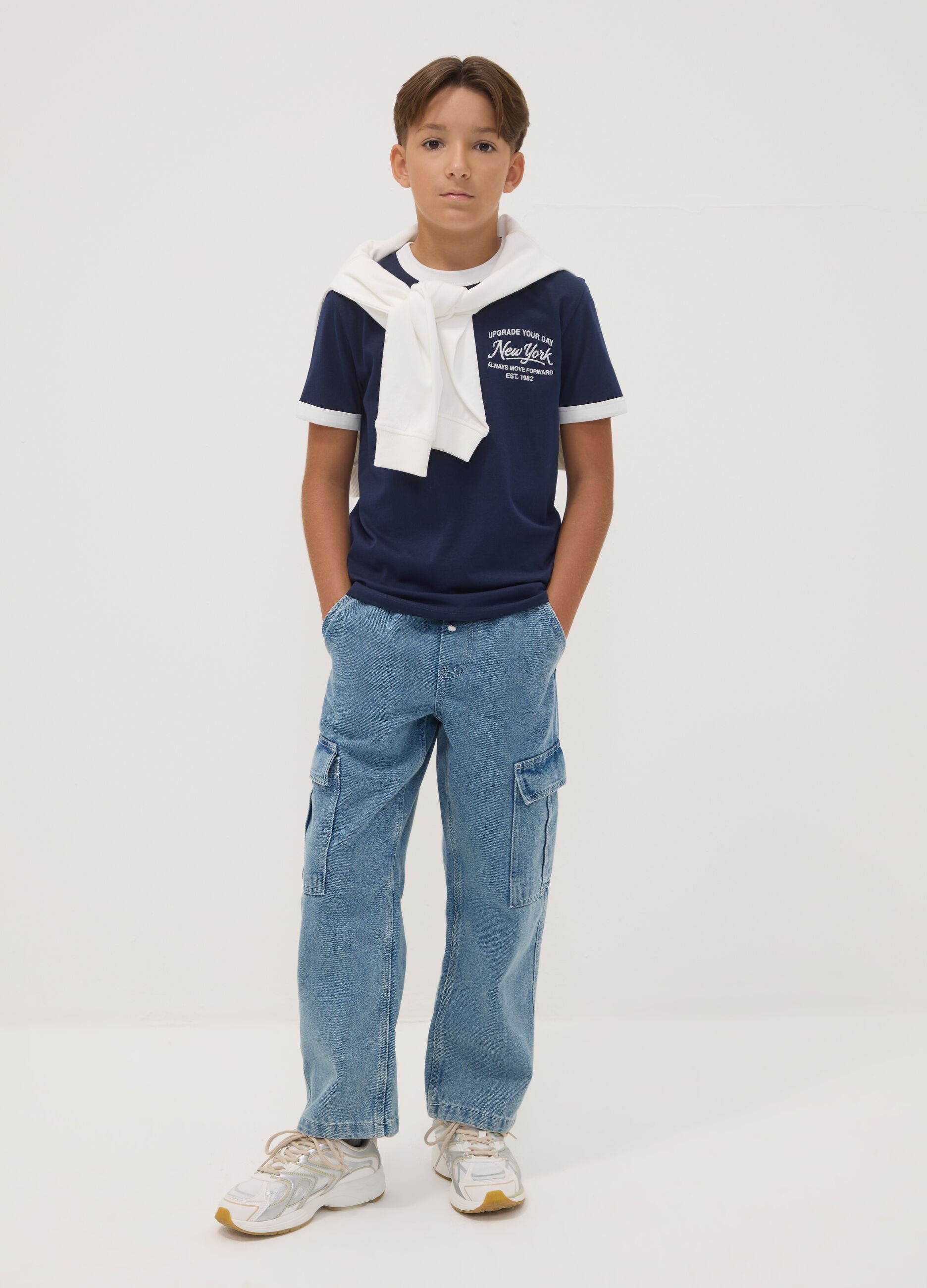 Jeans cargo denim azzurro in misto cotone e viscosa straight fit