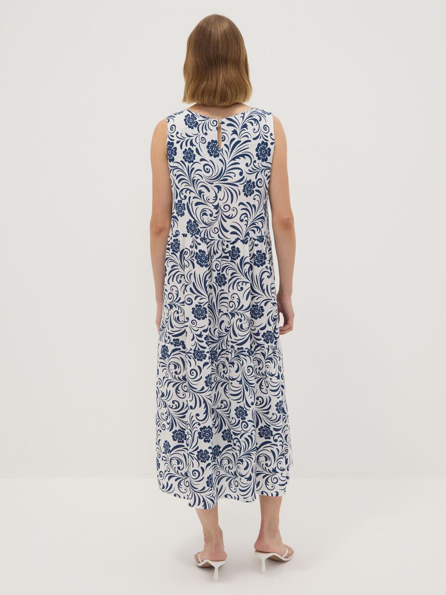 Abito blu in pura viscosa con fantasia floreale regular fit_3