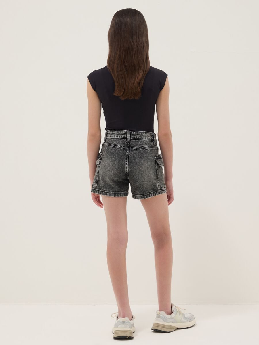 Girls&rsquo; slim-fit grey cargo denim shorts in stretch cotton_1