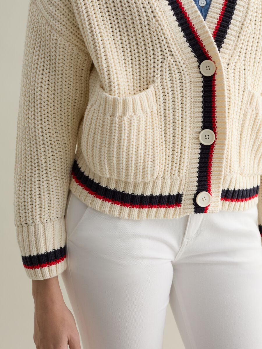 Cardigan with contrasting edging_3