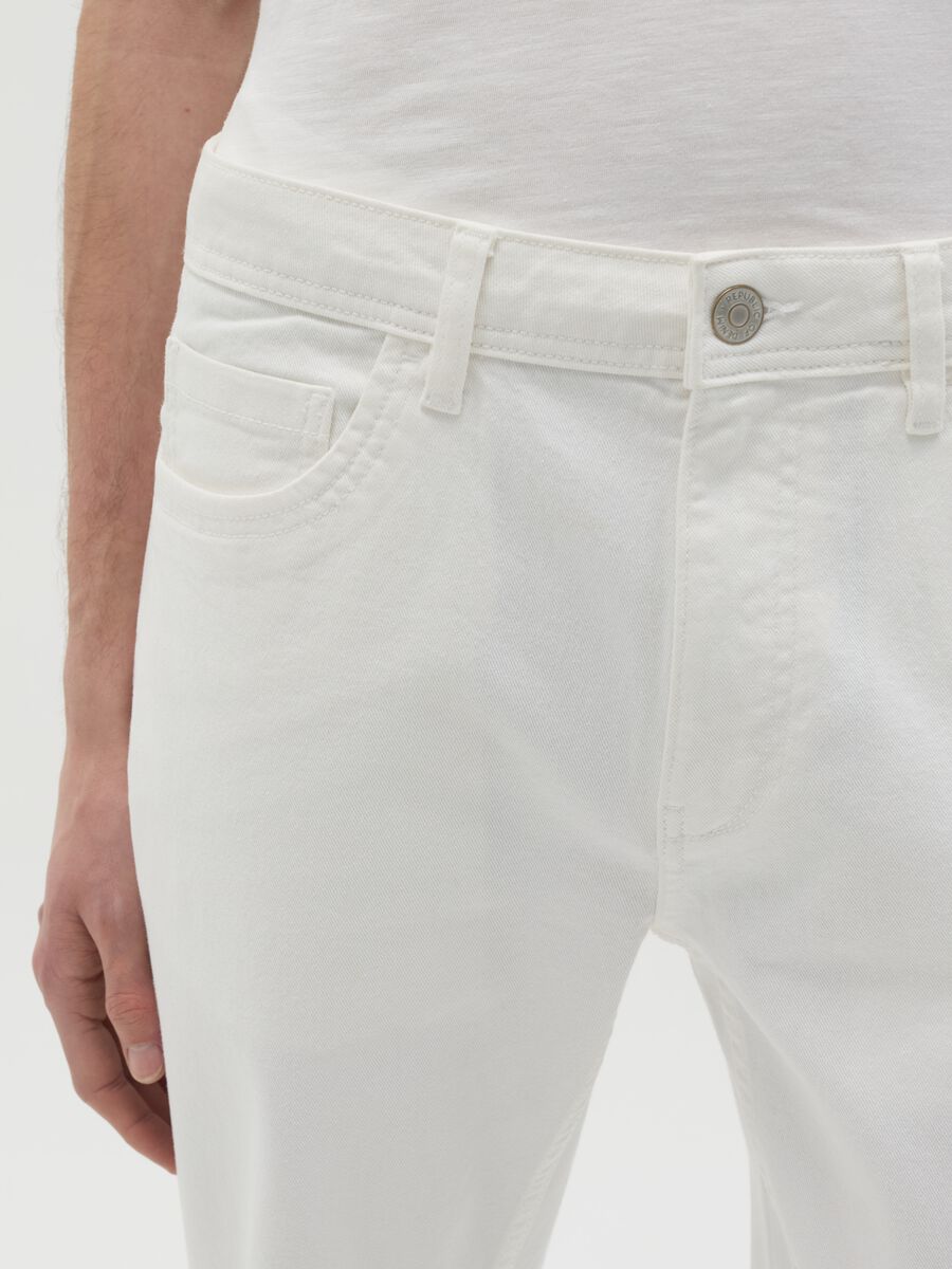 Slim-fit jeans with five pockets_2