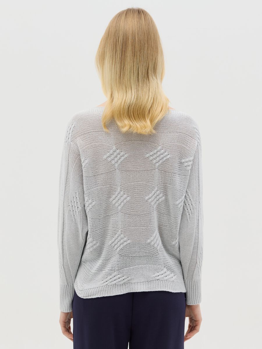 Grey long-sleeved top with design_3
