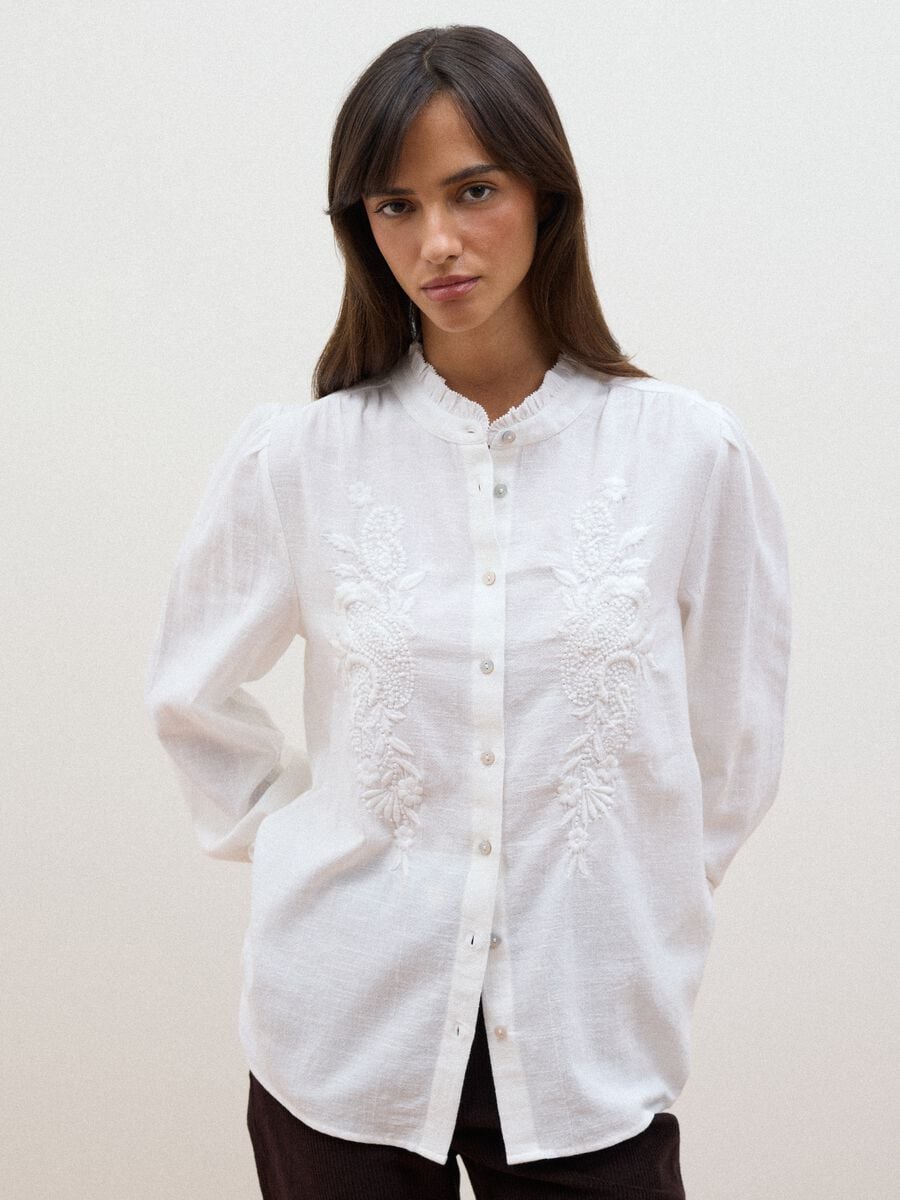 Camicia bianca in puro cotone con ricami_0