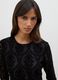 T-shirt nera in tessuto elasticizzato trasparente con fantasia regular fit_0
