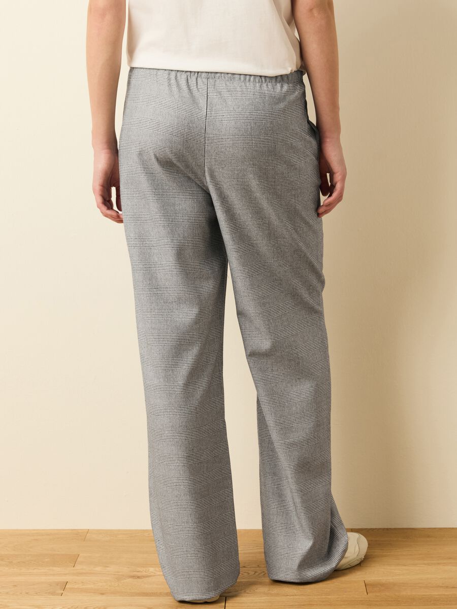 Jogger trousers with Prince of Wales pattern_2