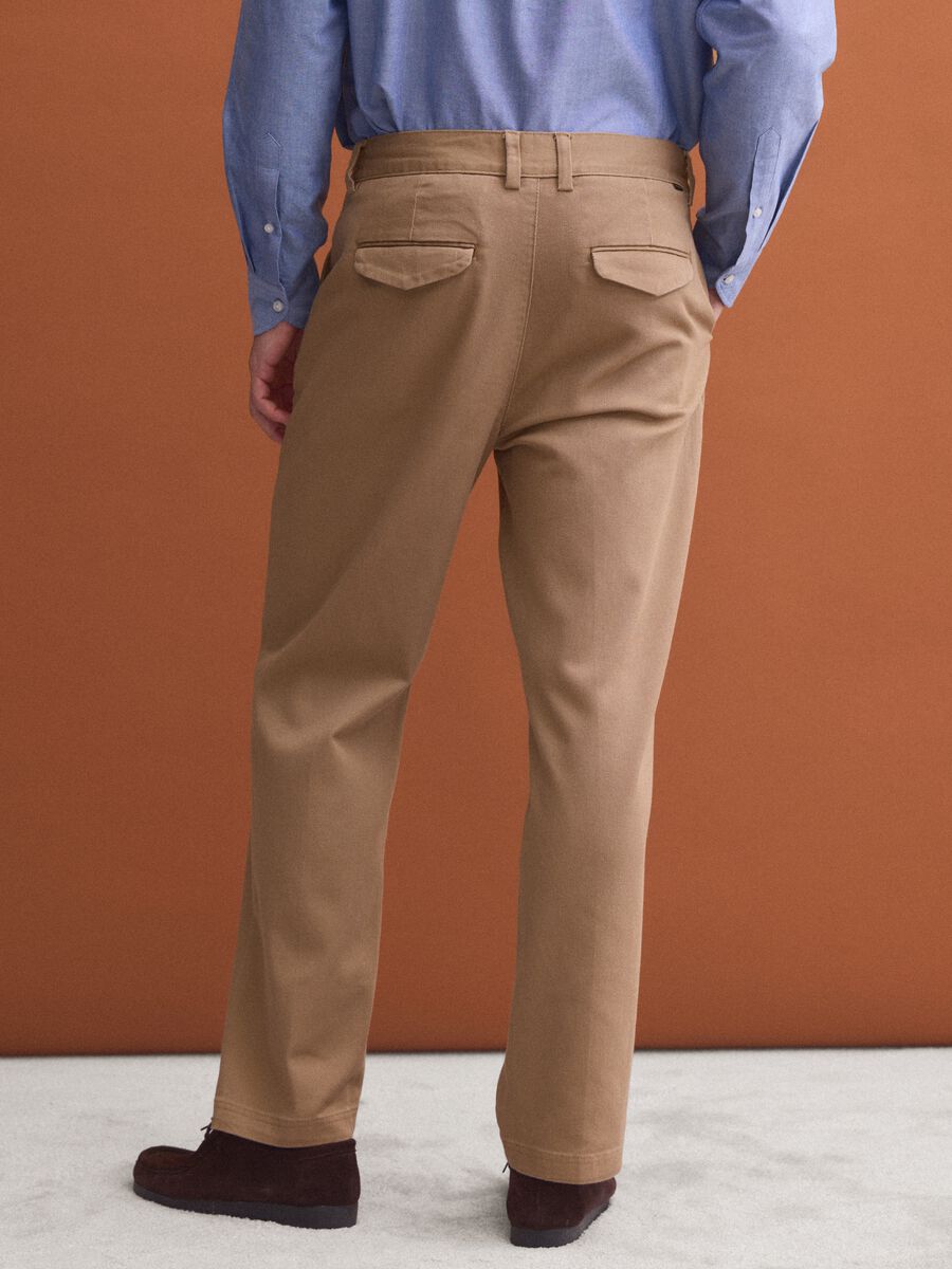 Brown stretch-cotton chino trousers, straight fit_2