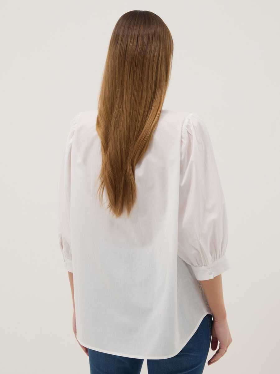 Camicia premaman bianca in puro cotone con collo alla coreana_2