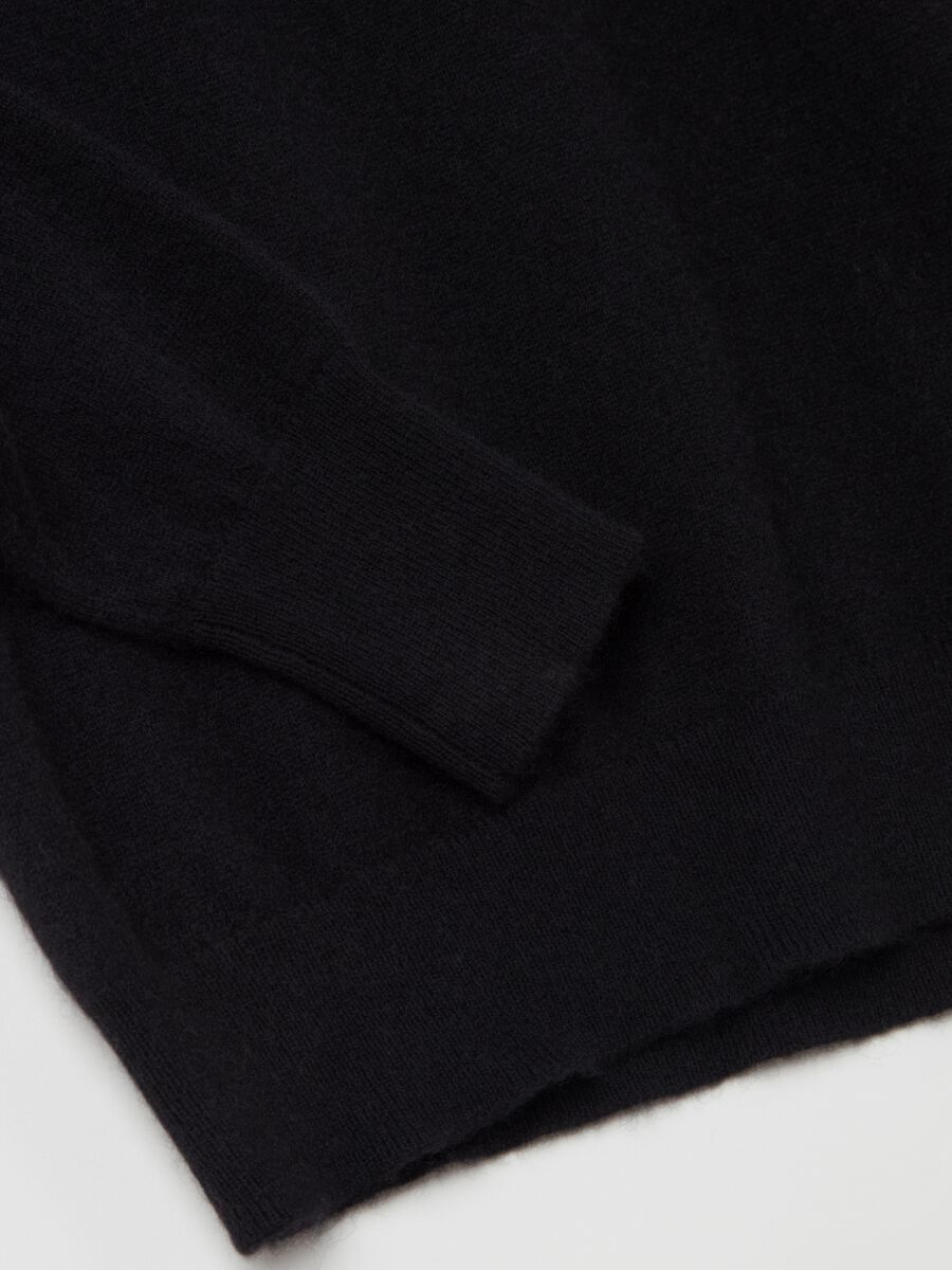 Cashmere pullover with round neck with fold_5