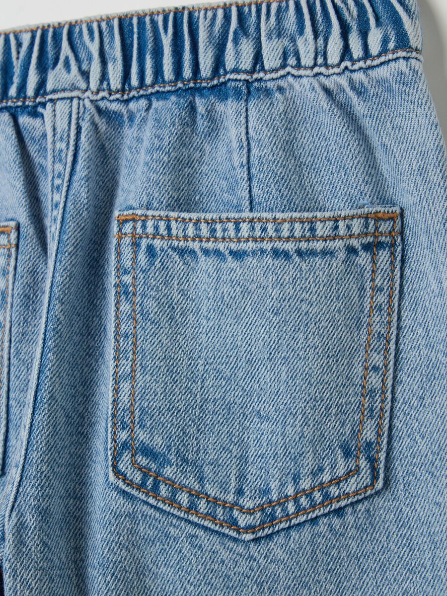 Wide-leg jeans with pockets_3