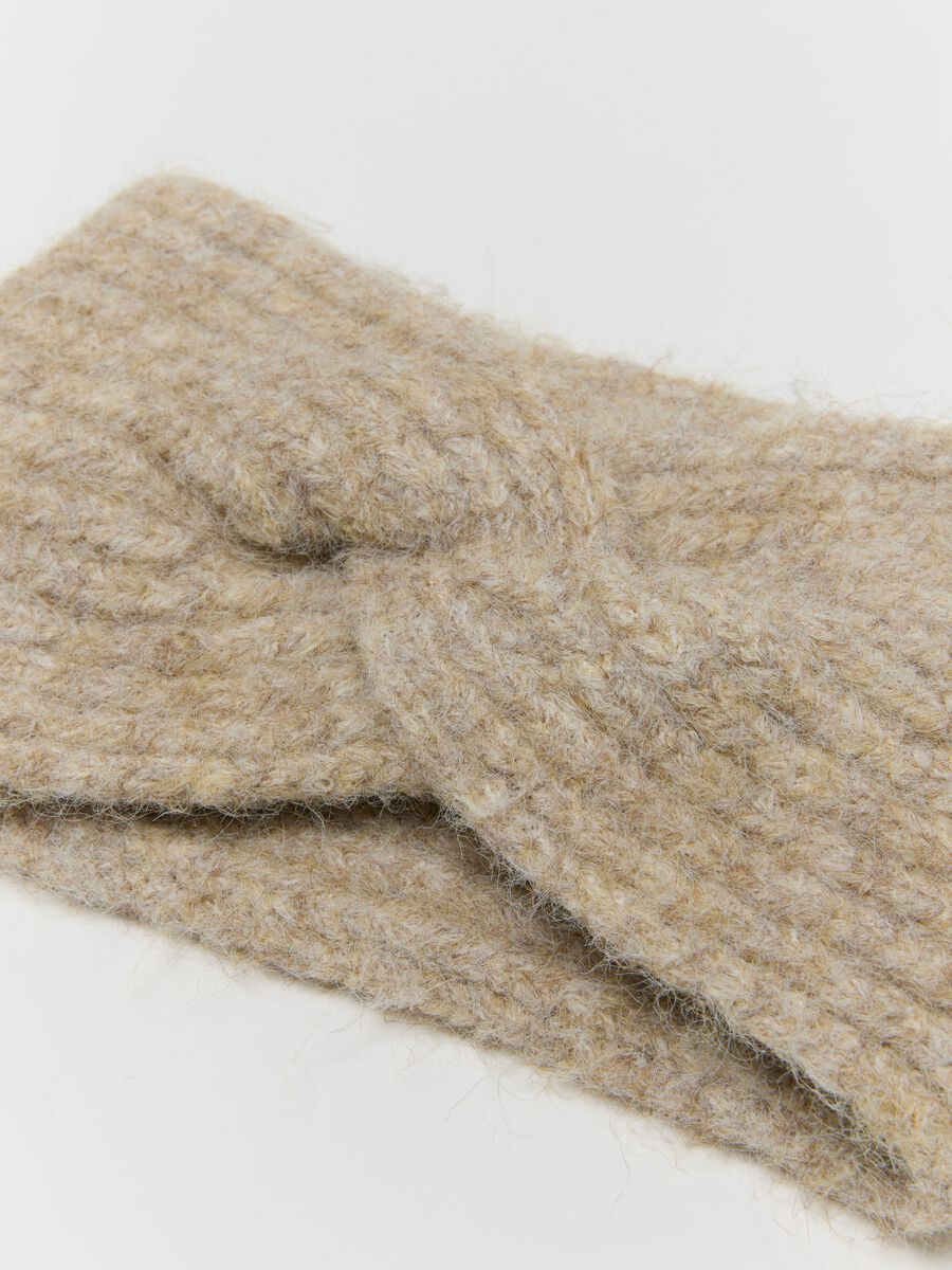 Beige band with knitted braided design_2