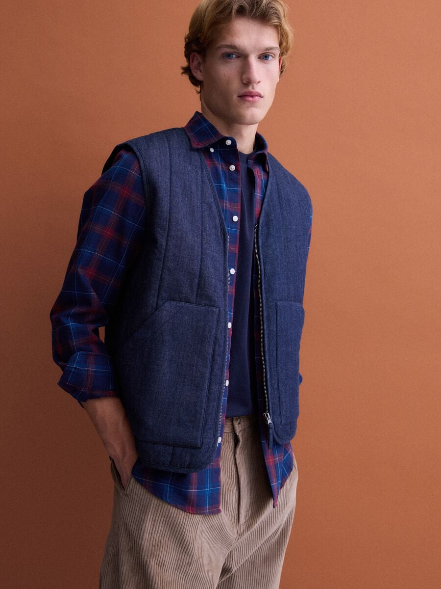 Blue gilet in a cotton, lyocell and viscose blend_1