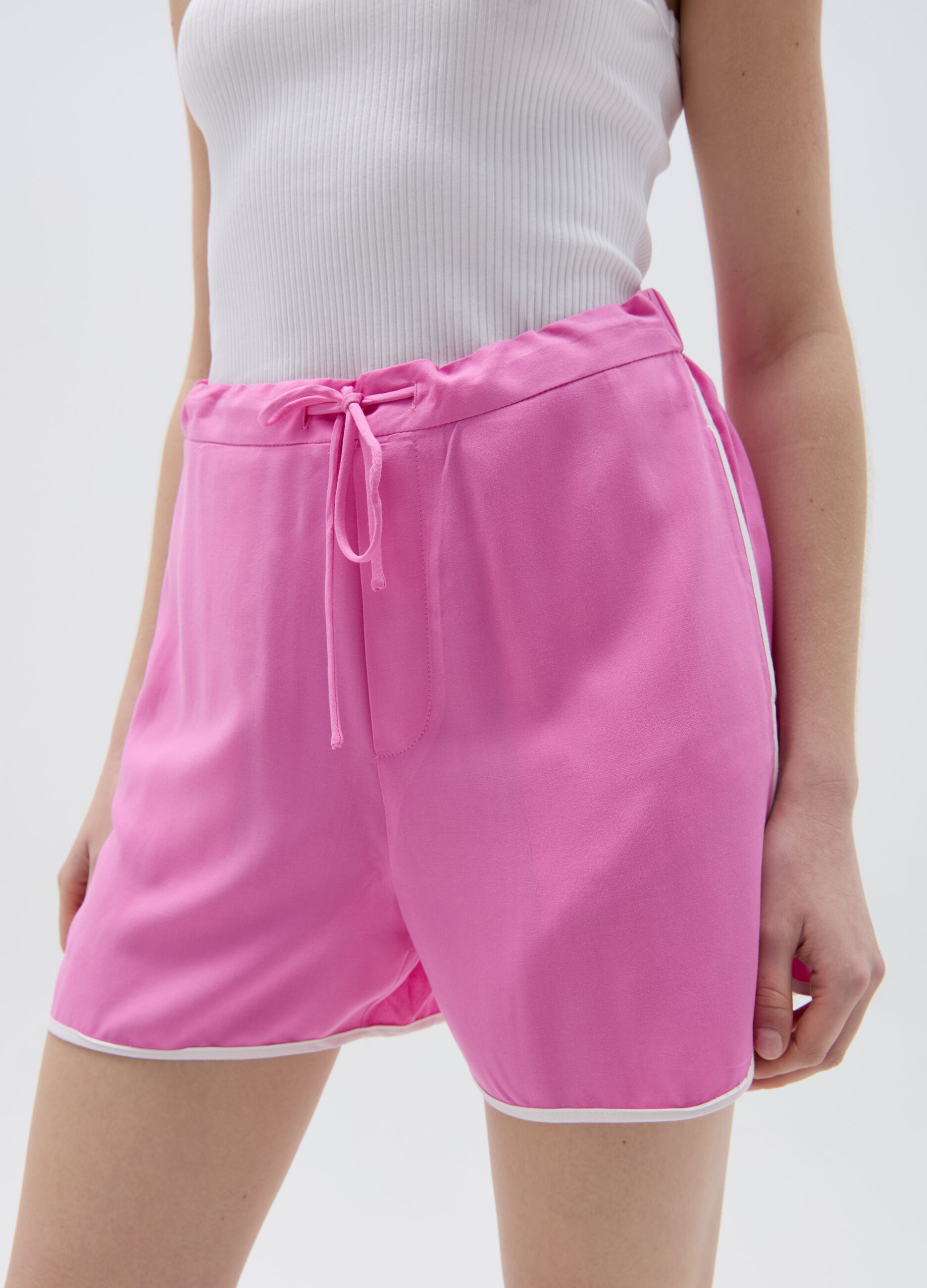 Ovs Shorts in viscosa con profili a contrasto