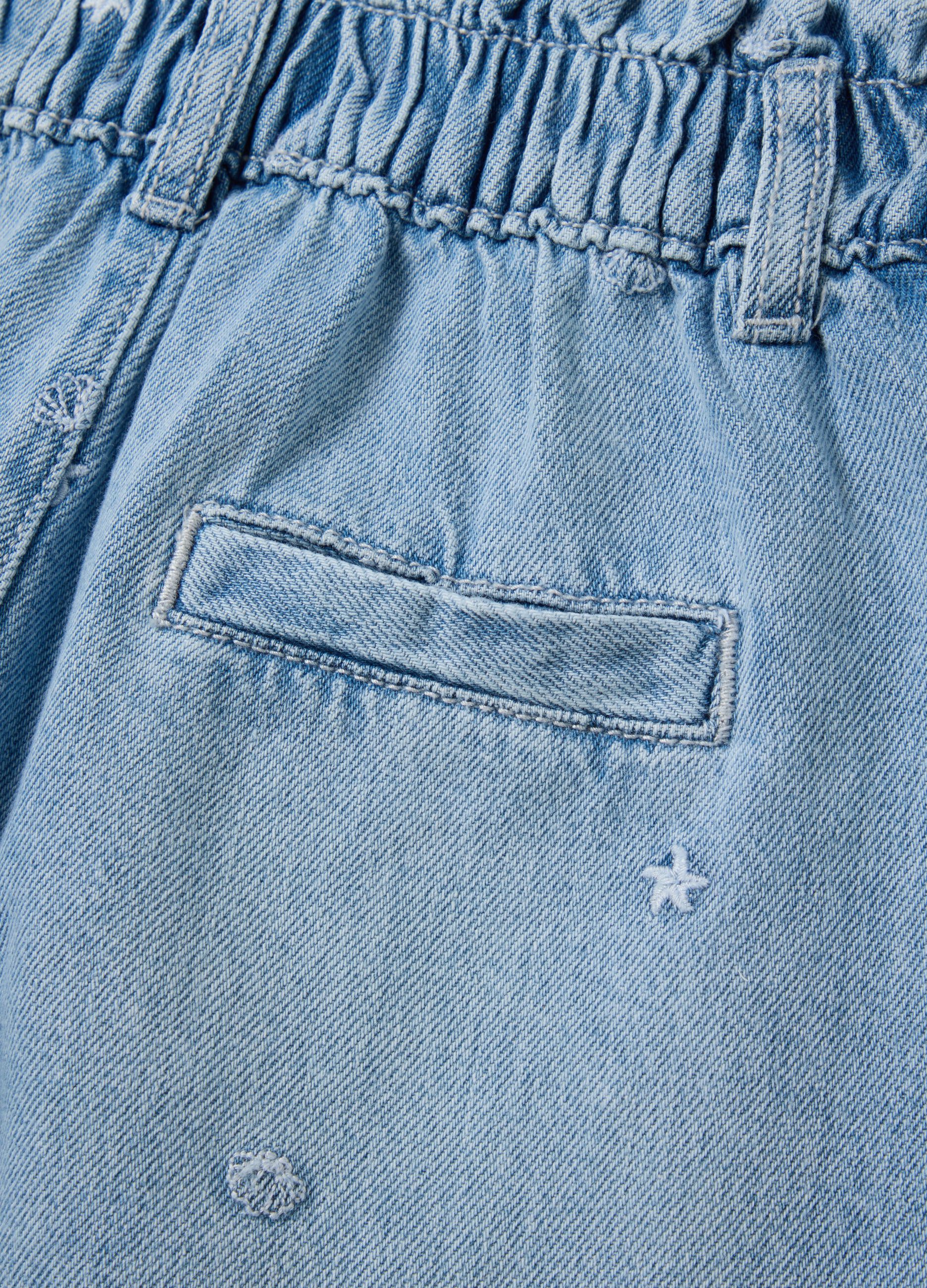 Shorts denim in cotone con ricami 