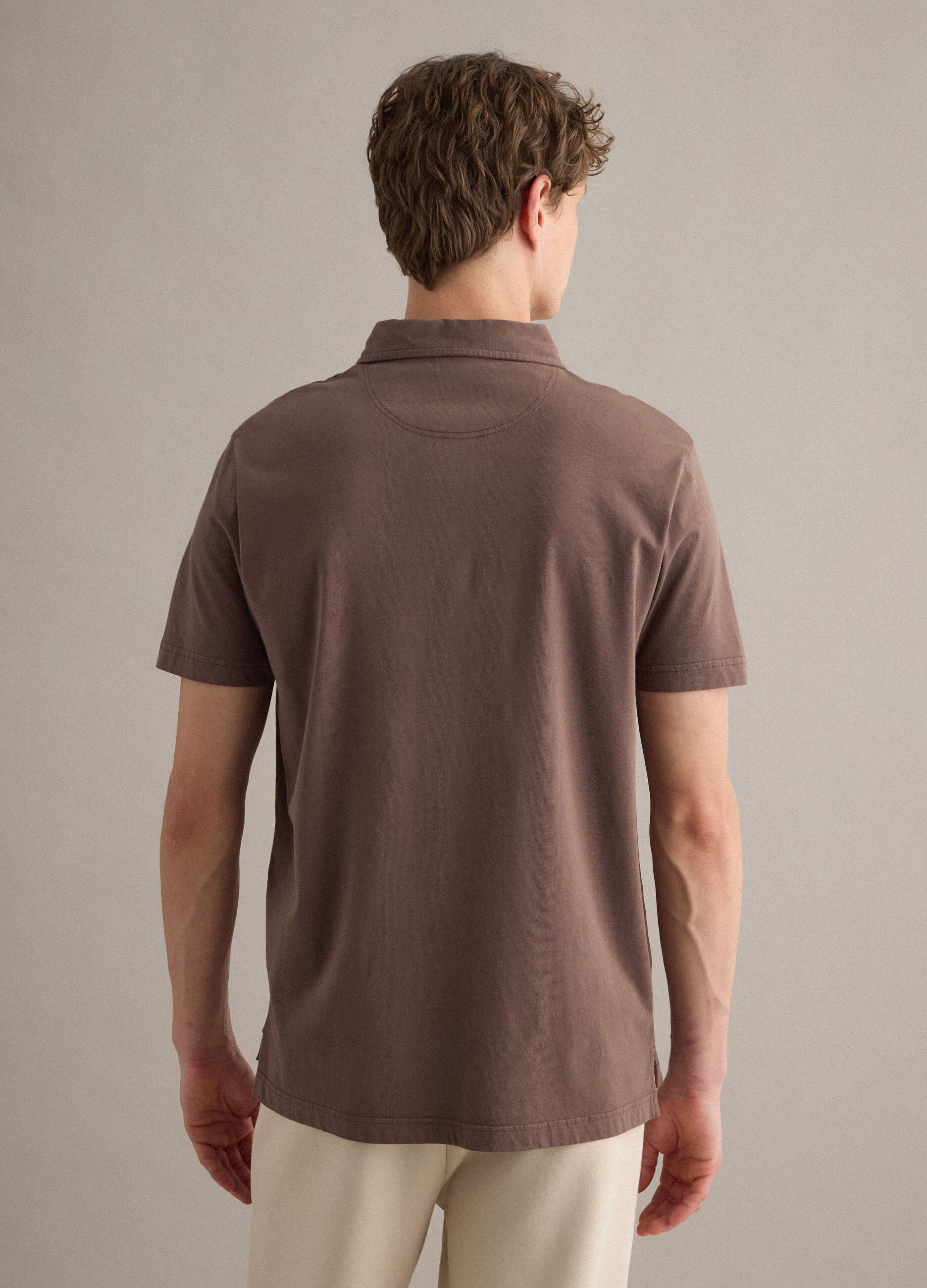 Polo marrone a maniche corte in puro cotone regular fit